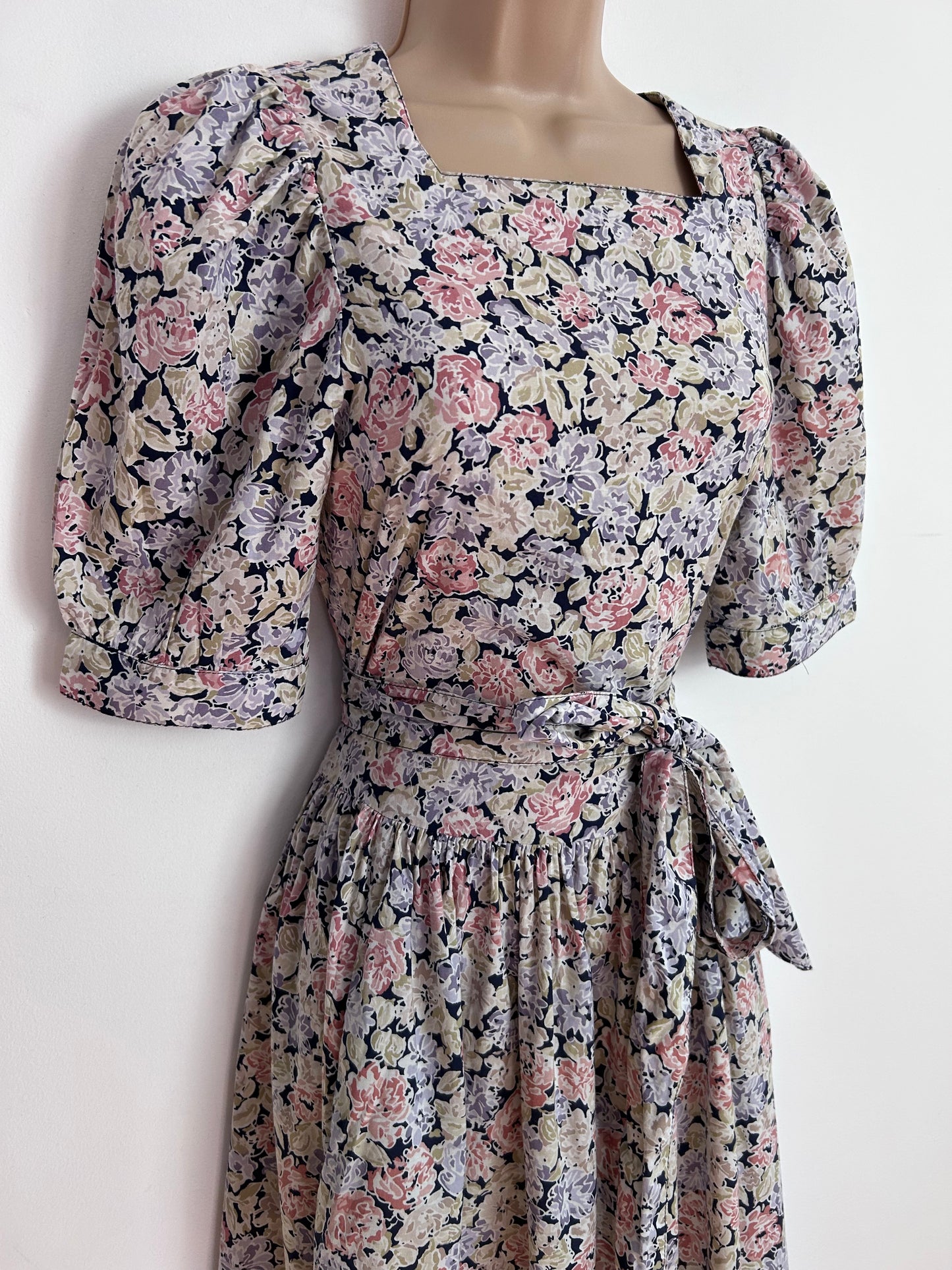 Vintage 1980s LAURA ASHLEY Size 6 (Size 10 On Label) Pretty Floral Print Cotton Tea Dress
