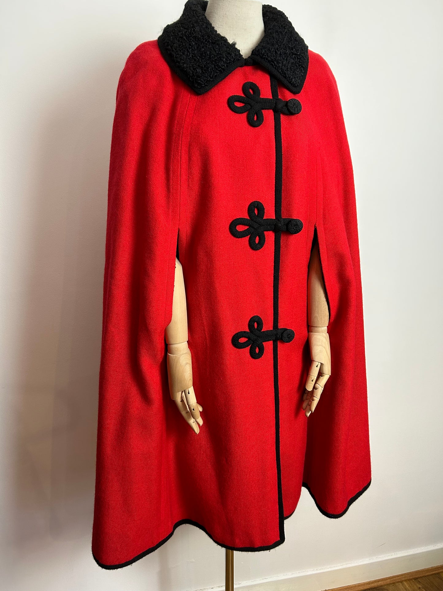 Vintage 1960s Amazing Quality Up To Size 12 BEAUTIFUL Red Wool & Velvet Reversible Cape Coat