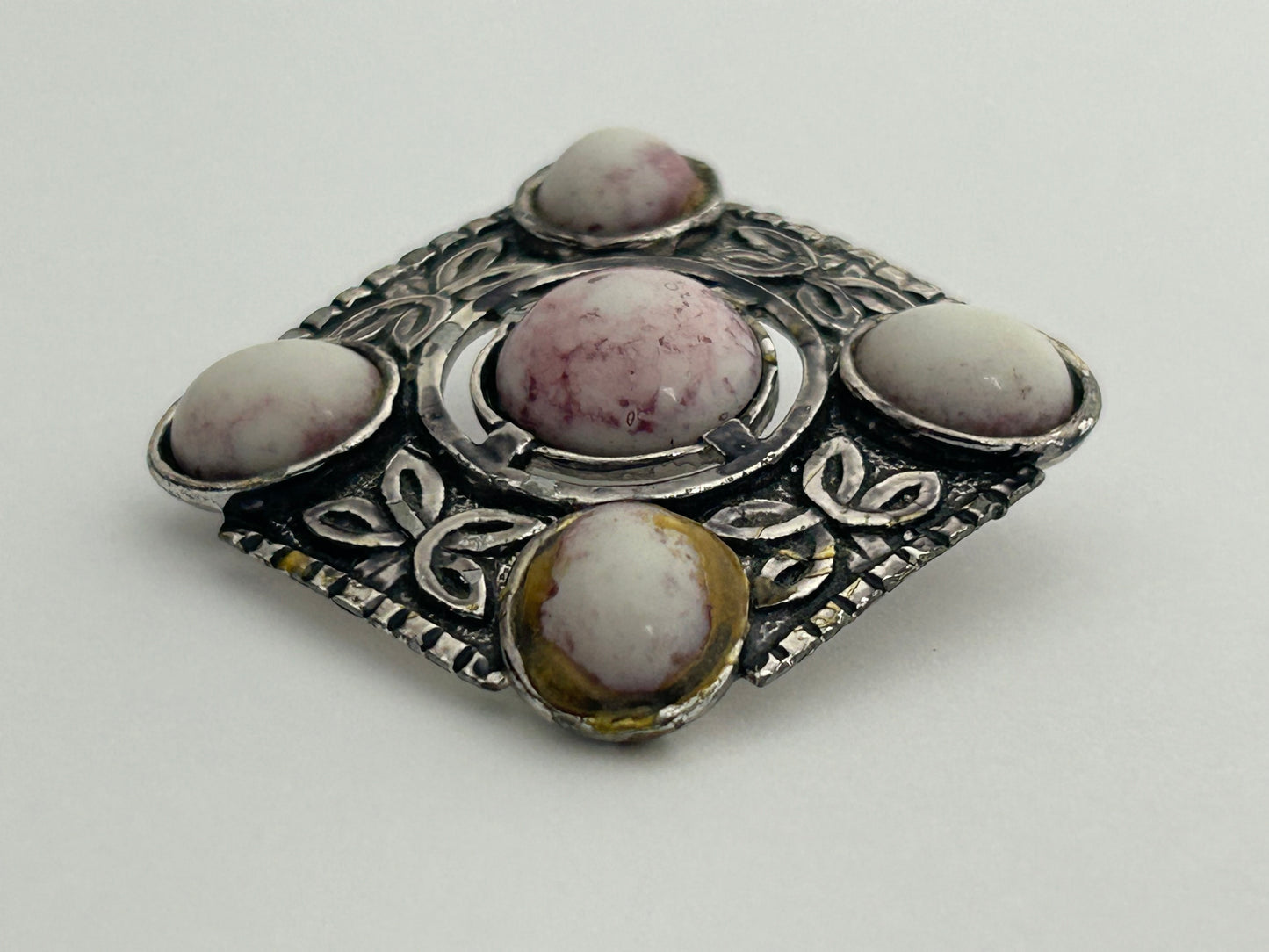 Vintage Silver Tone Base Metal Agate Stone Set Celtic Scottish Brooch