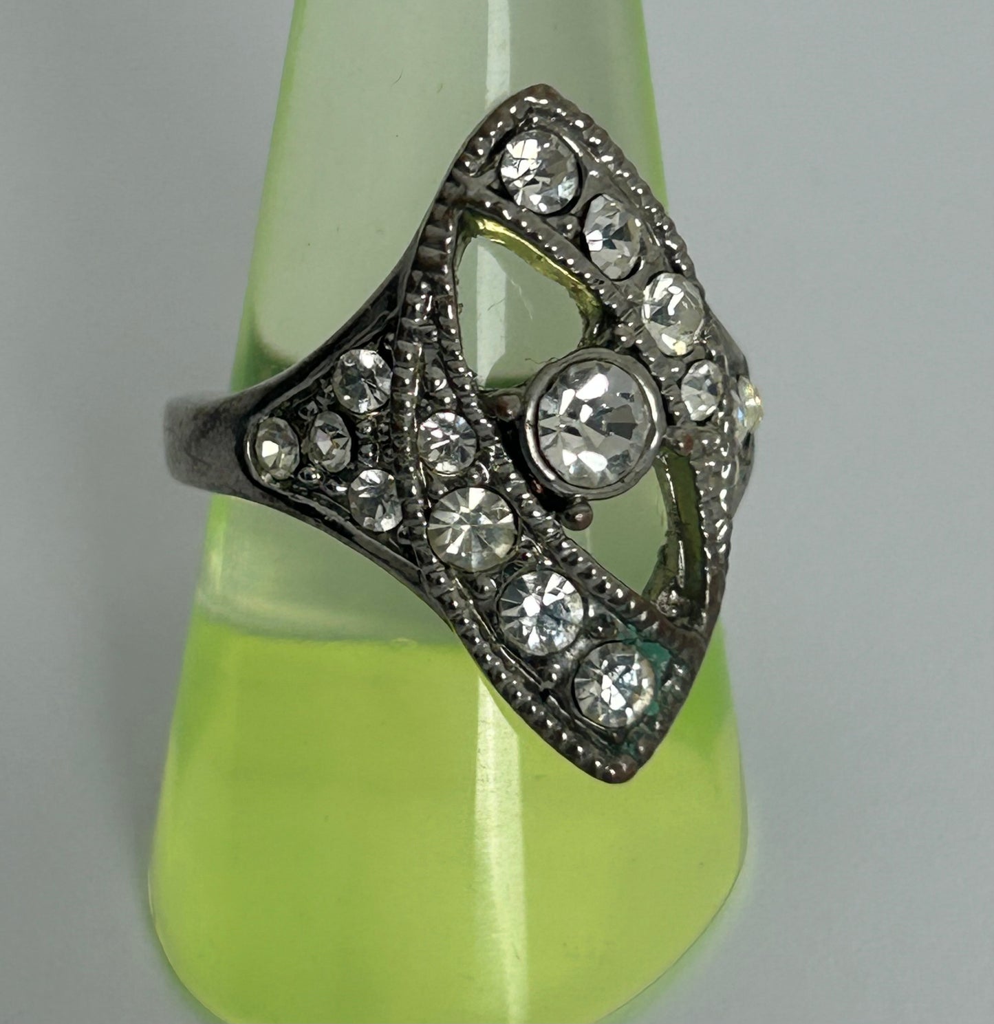 Vintage Beautiful Silver Tone Diamante Set Cocktail Ring Size P
