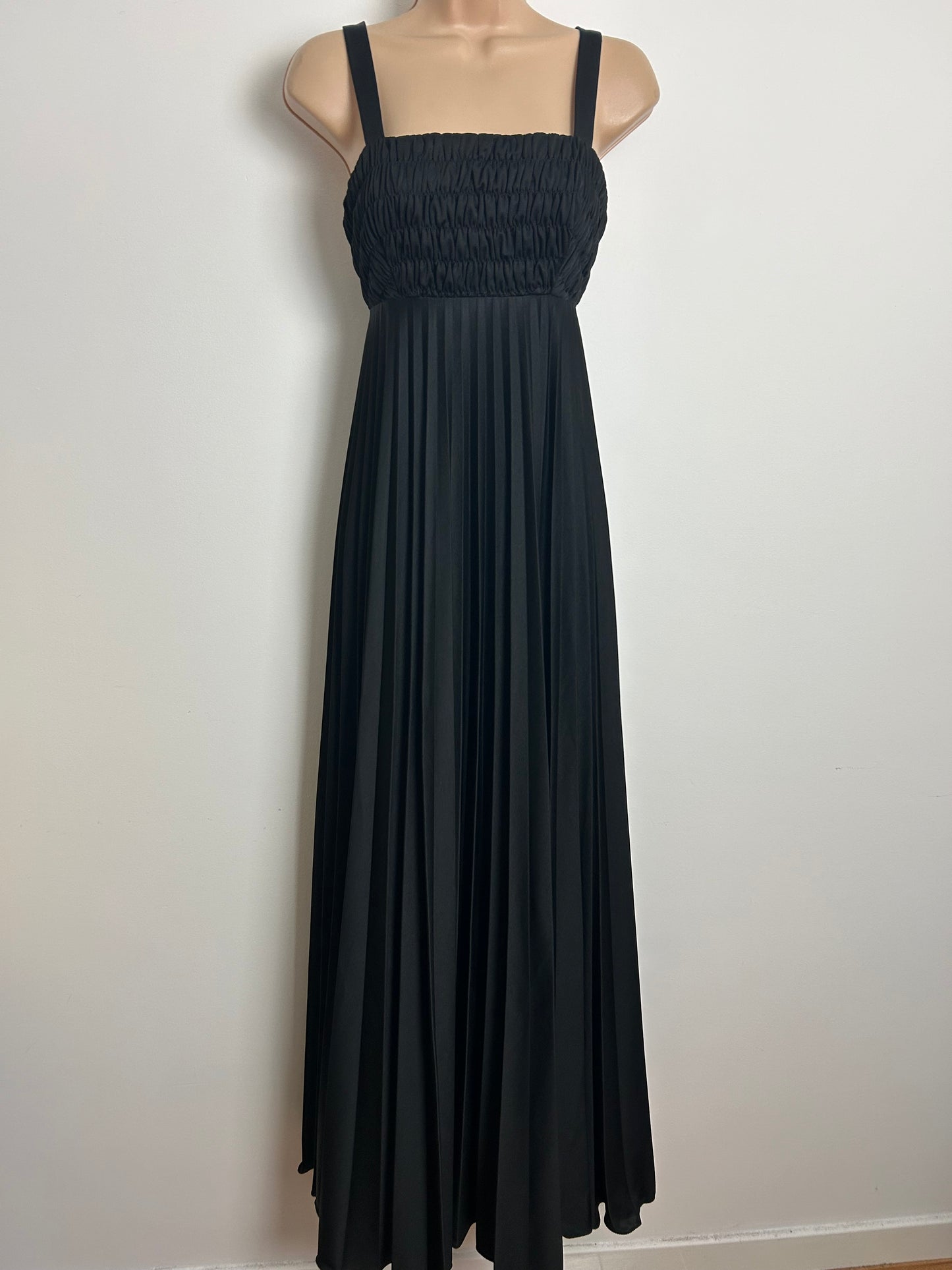 Vintage 1970s Size 6 Black Shirred Bodice Pleated Empire Line Maxi Dress