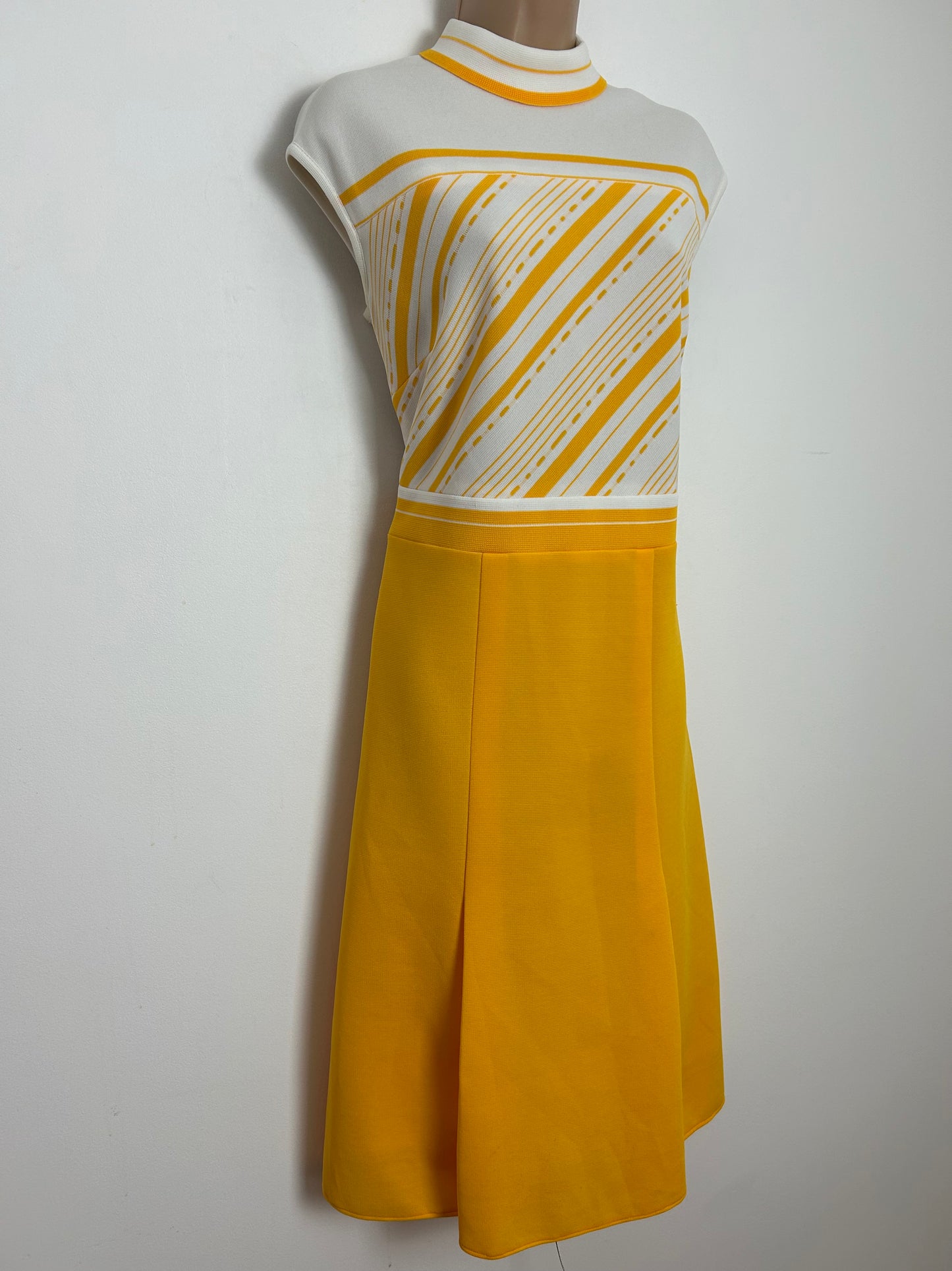 Vintage 1960s Size 14 Yellow & White Stripe Print Sleeveless Mod Scooter Shift Dress