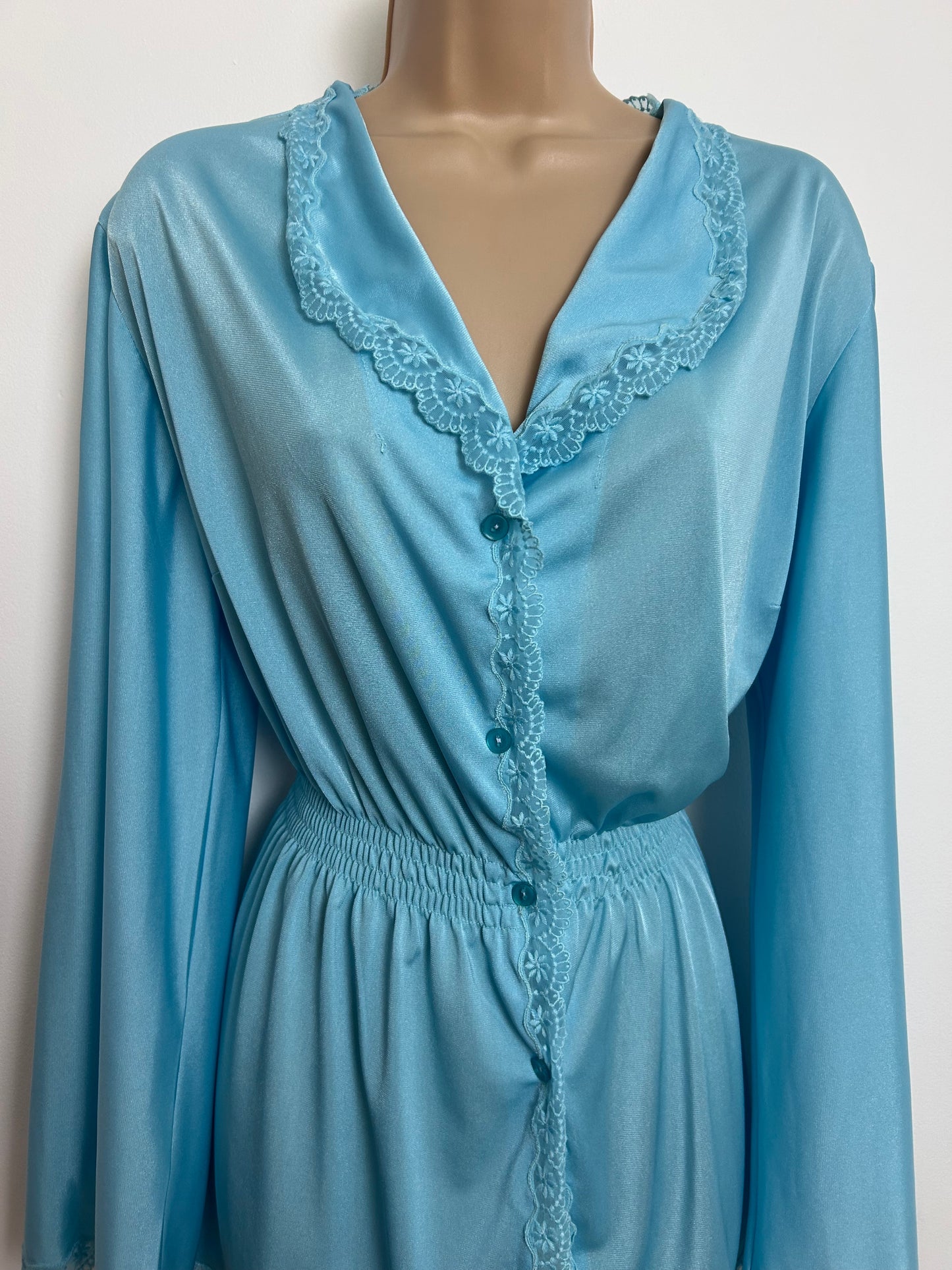 Vintage 1970s Size 12-14 Blue Lace Trim Long Sleeve Shirred Waist Bed Shirt/Jacket