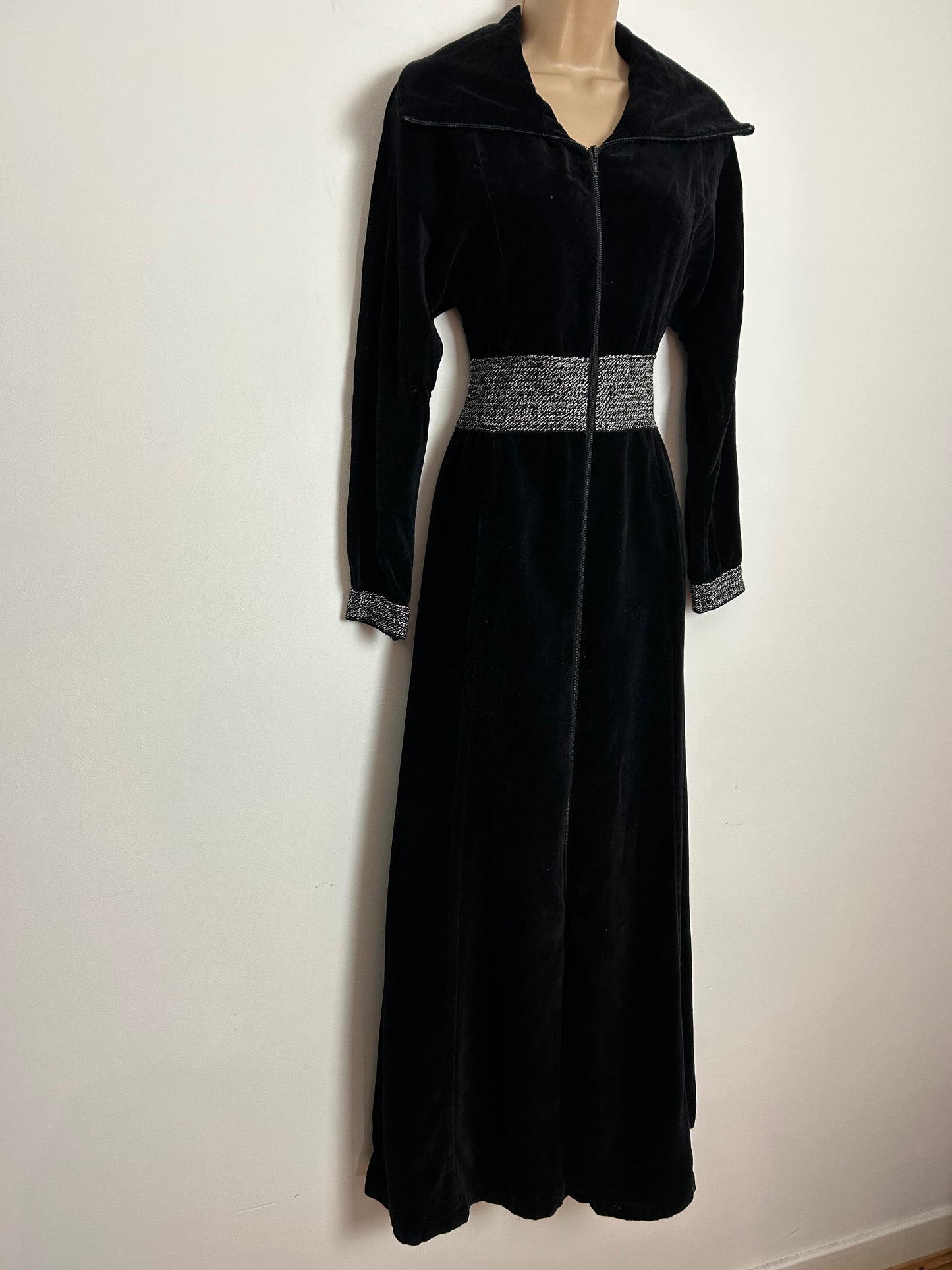 Vintage Late 1970s PIERRE CARDIN UK Size 6 Black Cotton Velvet Wide Collared Long Sleeve Zip Front Maxi Dress