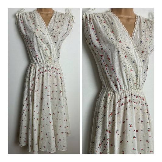 Vintage Late 1970s Size 12 Pretty White Broderie Anglais Ditsy Floral Print Cotton Summer Day Dress