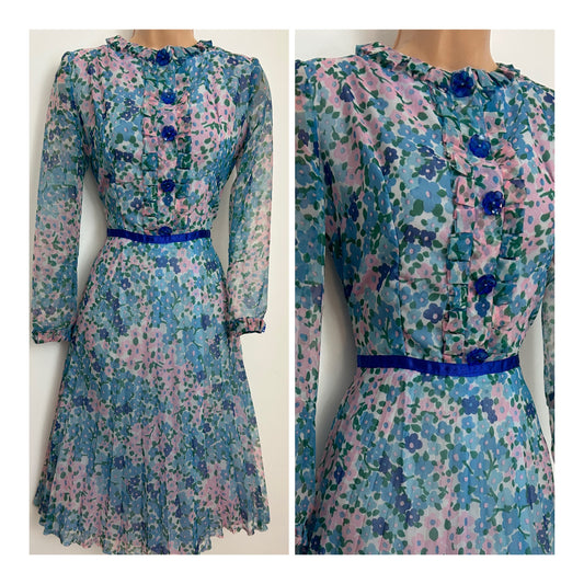 Vintage 1970s Size 8 Pretty Cornflower Blue & Pink Floral Print Pleated Chiffon Daisy Button Dress