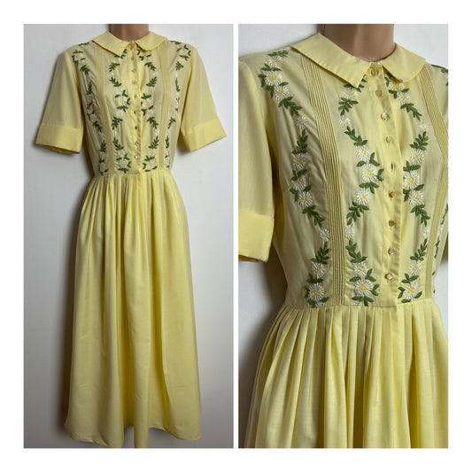 Vintage 1950s L'AIGLON Size 6 Lemon Cotton Embroidered Floral Daisy Print Pleated Summer Day Dress