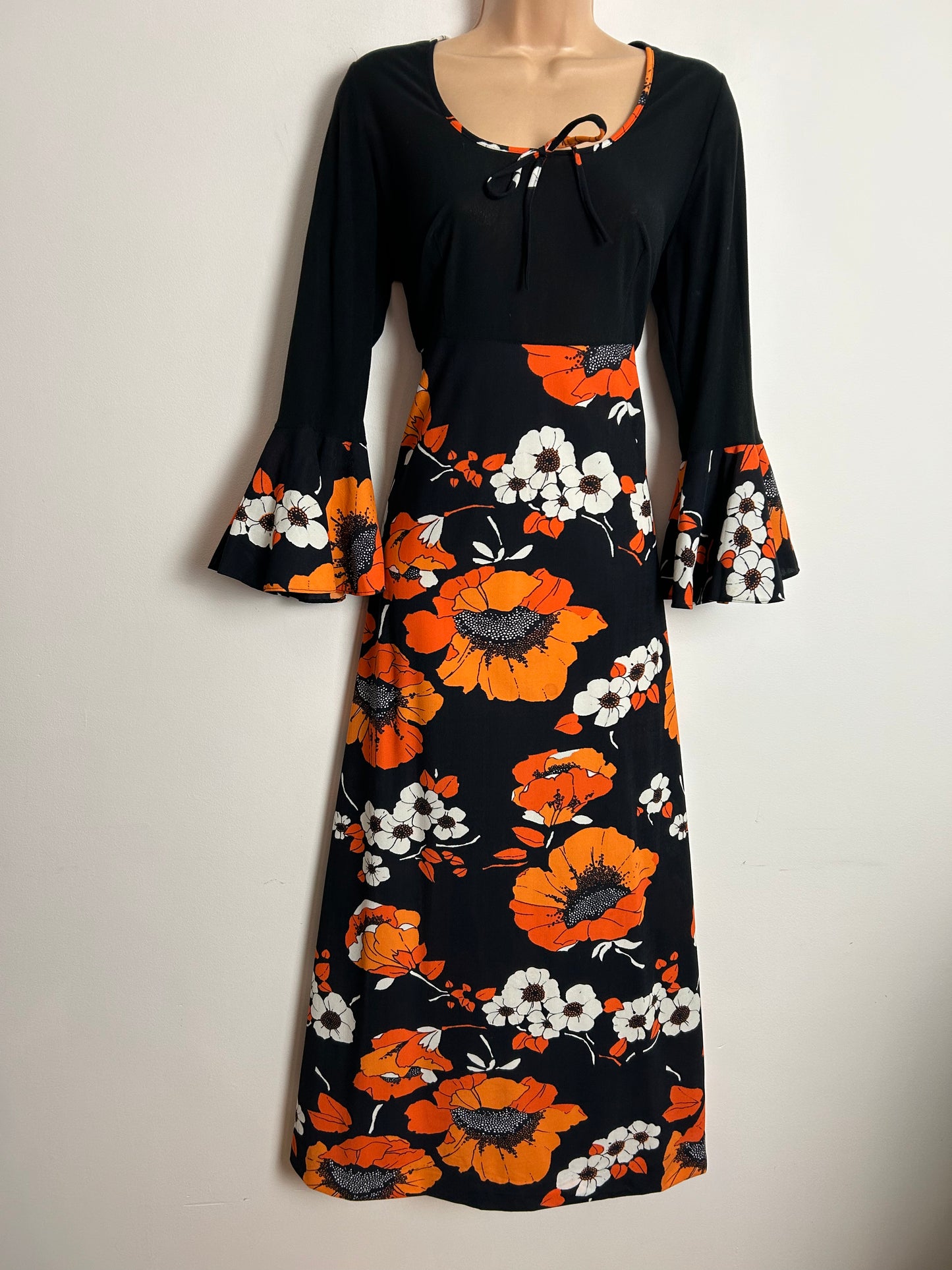 Vintage 1970s FREEMANS OF LONDON UK Size 14-16 Black & Orange Bold Floral Print Flared Cuff Boho Maxi Dress