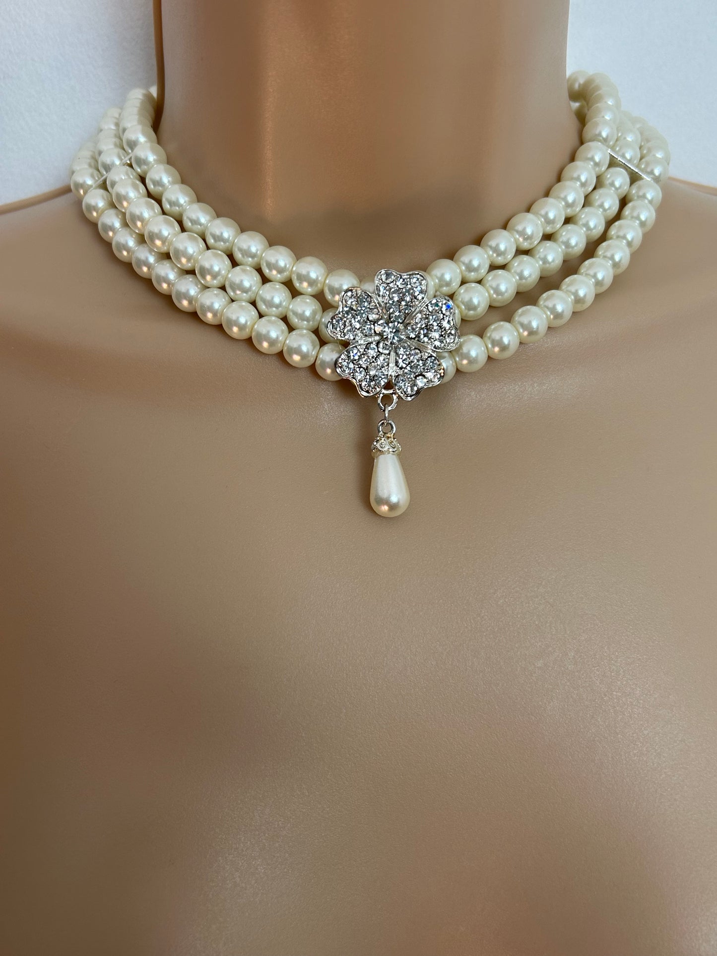 Vintage 1980s Does 50s Triple Strand Faux Pearl Diamante Flower Choker Necklace