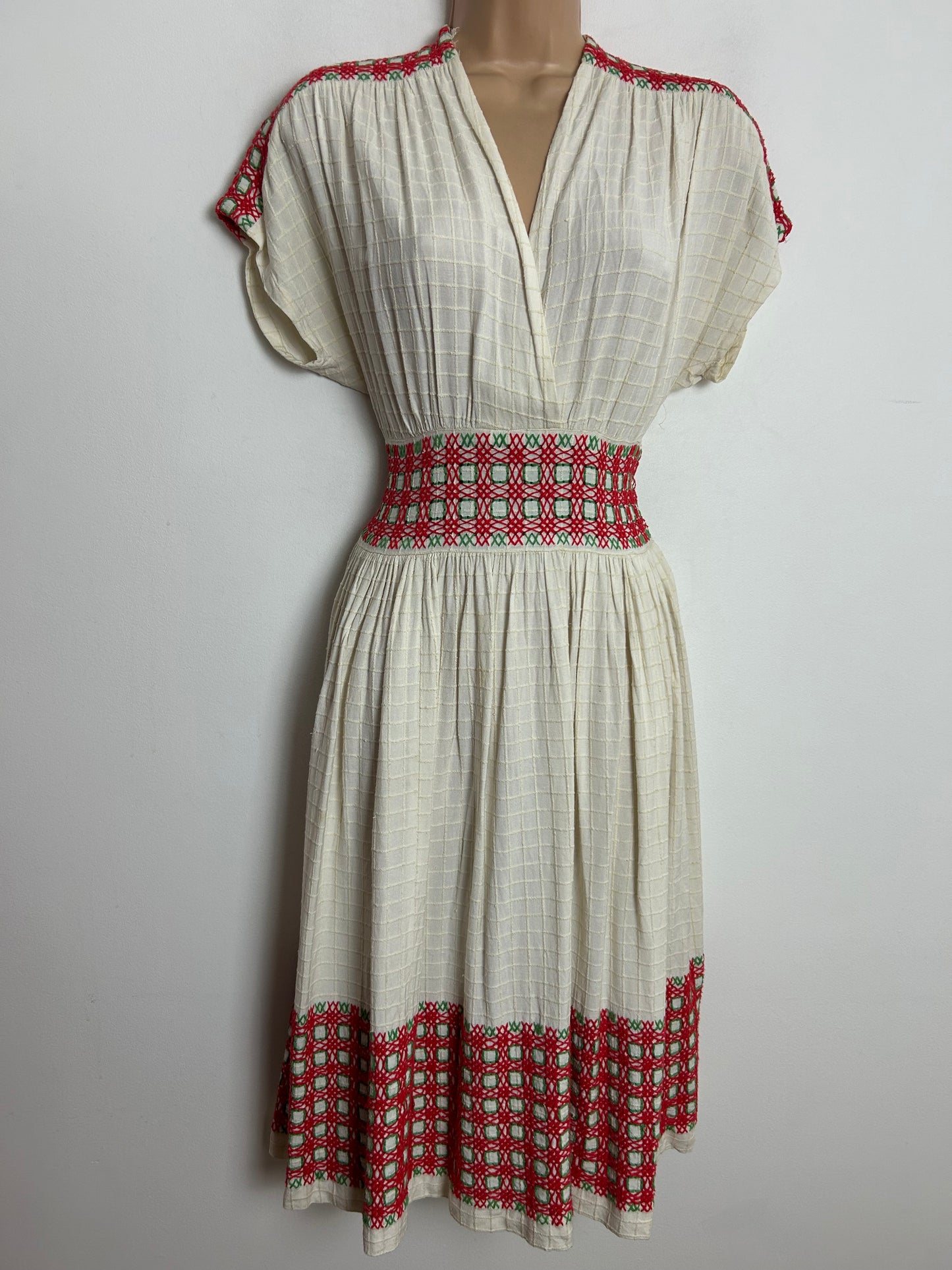 Vintage 1940s Size 6 Cute Cream Waffle Textured Red & Green Wool Embroidered Cotton Day Dress