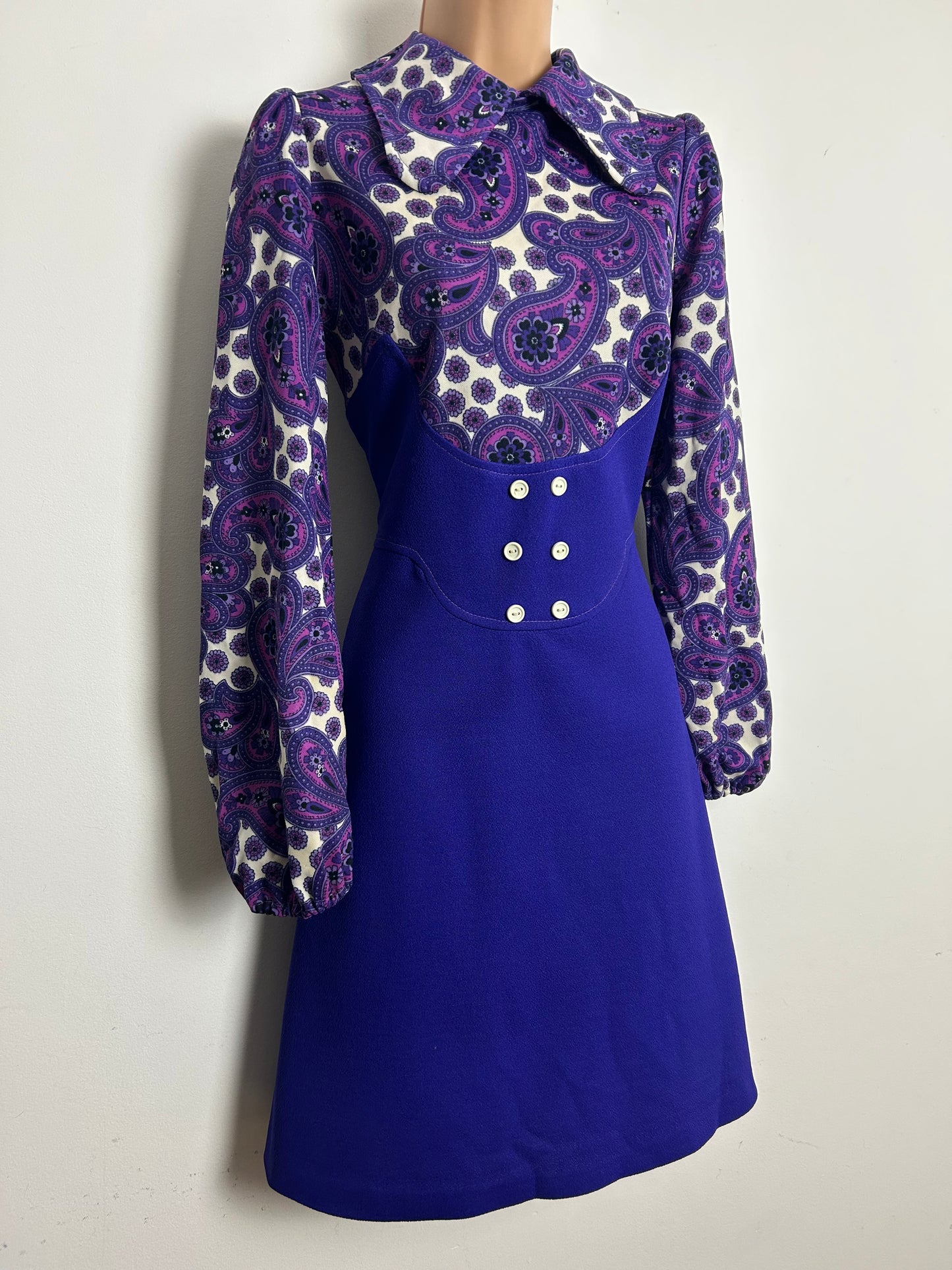 Vintage 1960s Size 12 Purple & White Paisley Print Beagle Collar Long Sleeve Mod Dress