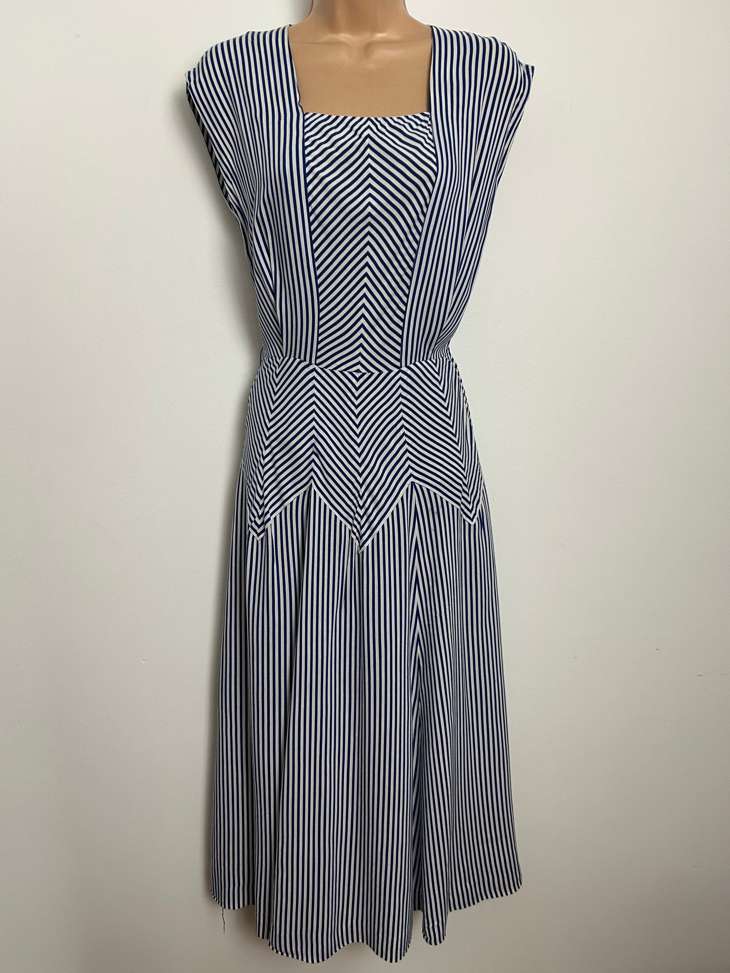 Vintage Late 1950s Size 8 Blue & White Stripe Print Sleeveless Day Dress