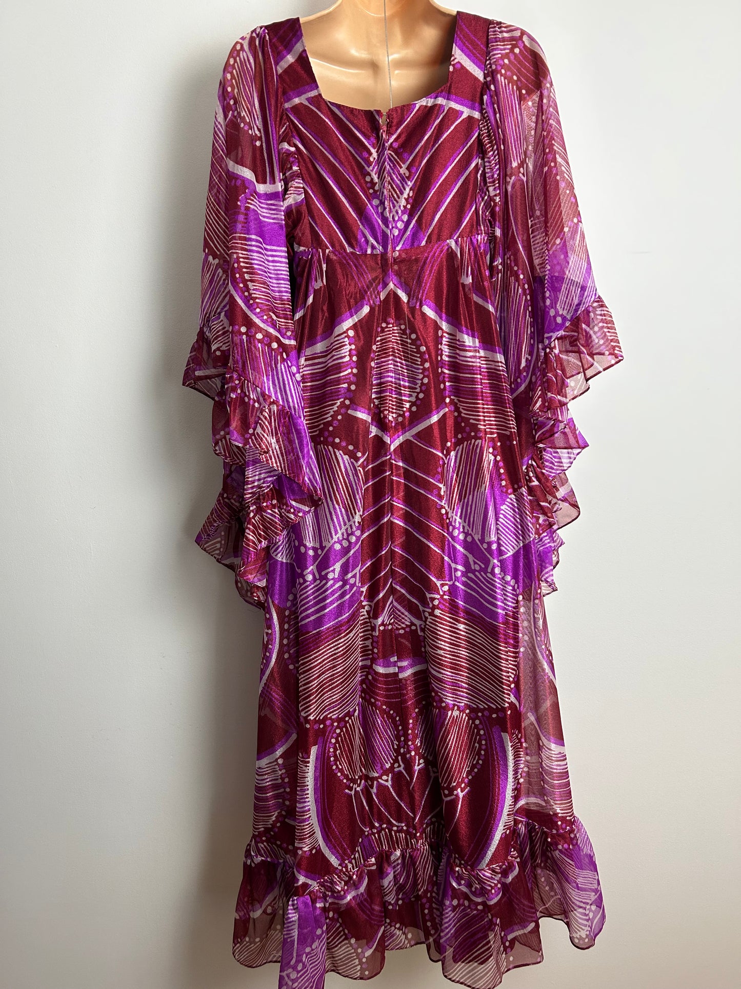 Vintage 1970s Size 10 Plum & Purple Abstract Pattern Nylon Very Wide Angel Sleeve Maxi Dress