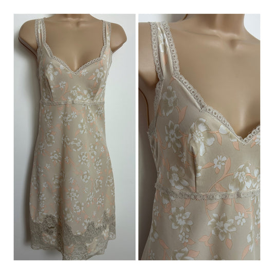 Vintage 1960s Size 6 Pretty Nude Beige & Coral Floral Print Lace Trim Nylon Slip