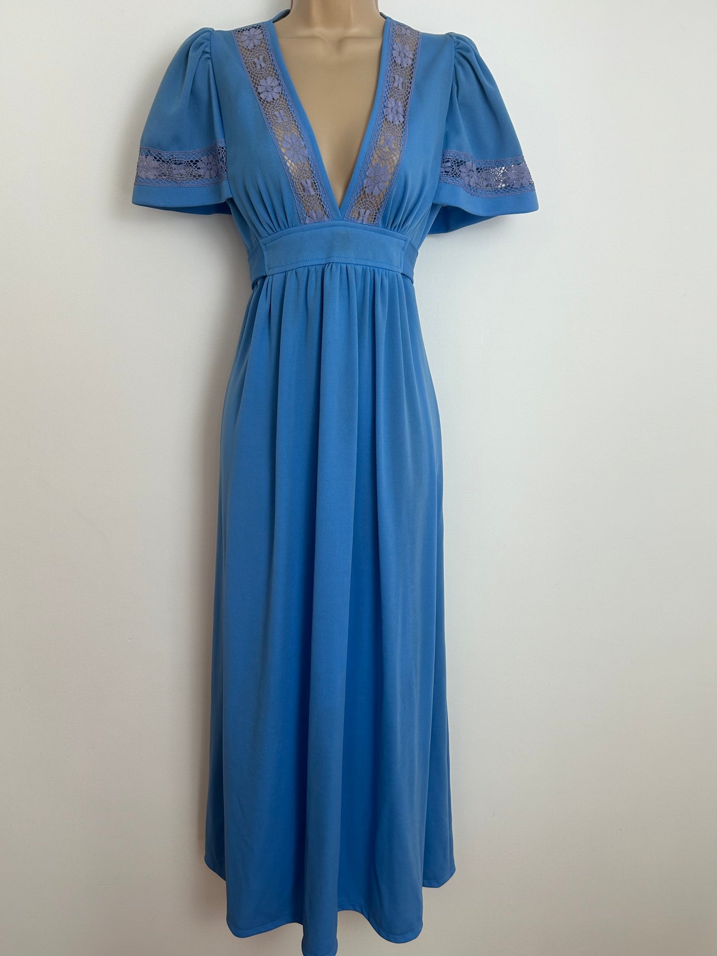 Vintage 1970s RICHARD SHOPS Size 8 Blue Lace Trim Flutter Sleeve Tie Back Maxi Dress