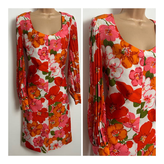 Vintage 1970s Size 14 Pretty White Orange Red & Pink Floral Print Pleated Sleeves Dress