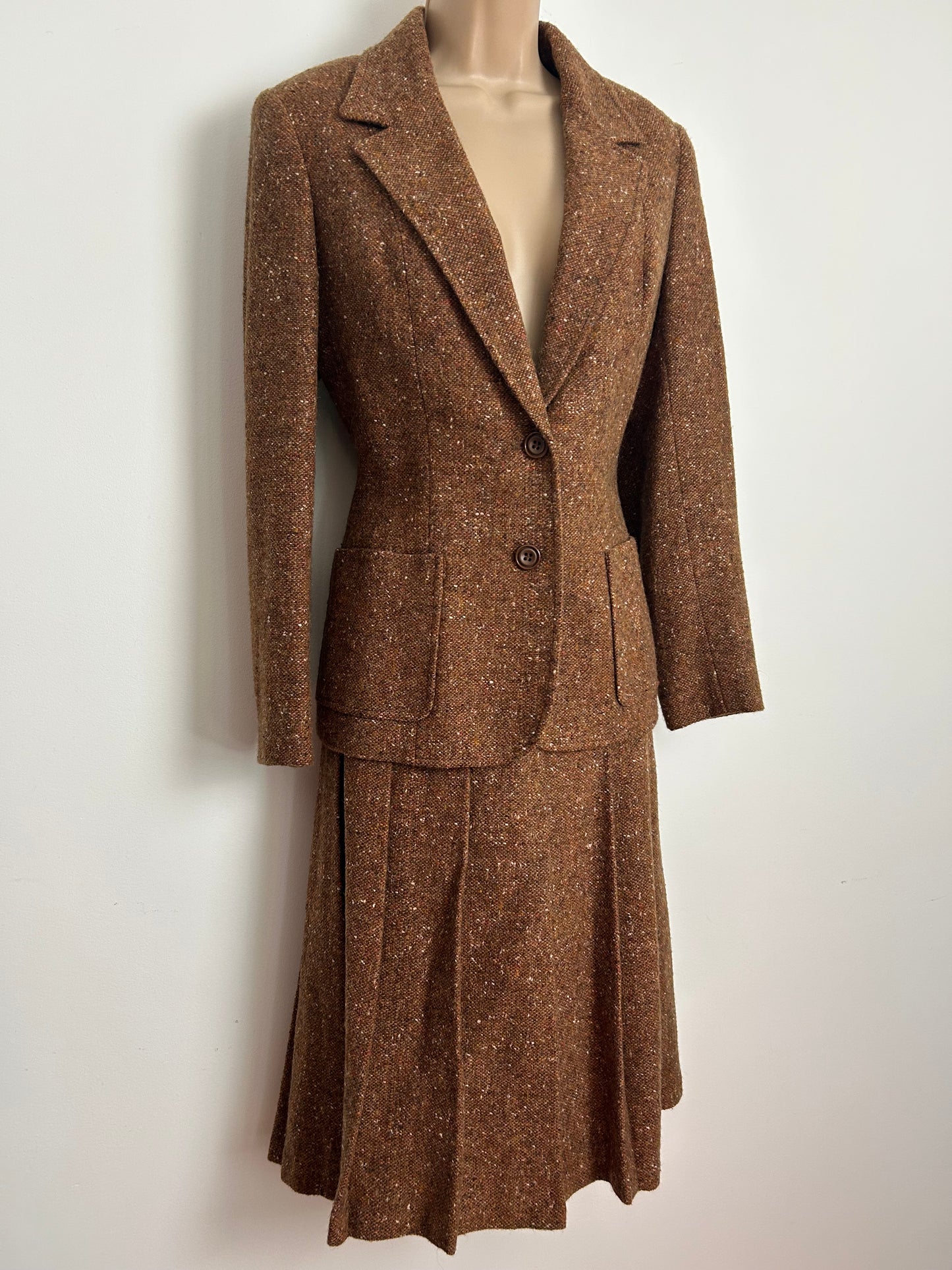 Vintage 1960s JULIUS Size 8 Brown Tweed Two Piece Wool Mix Skirt Suit