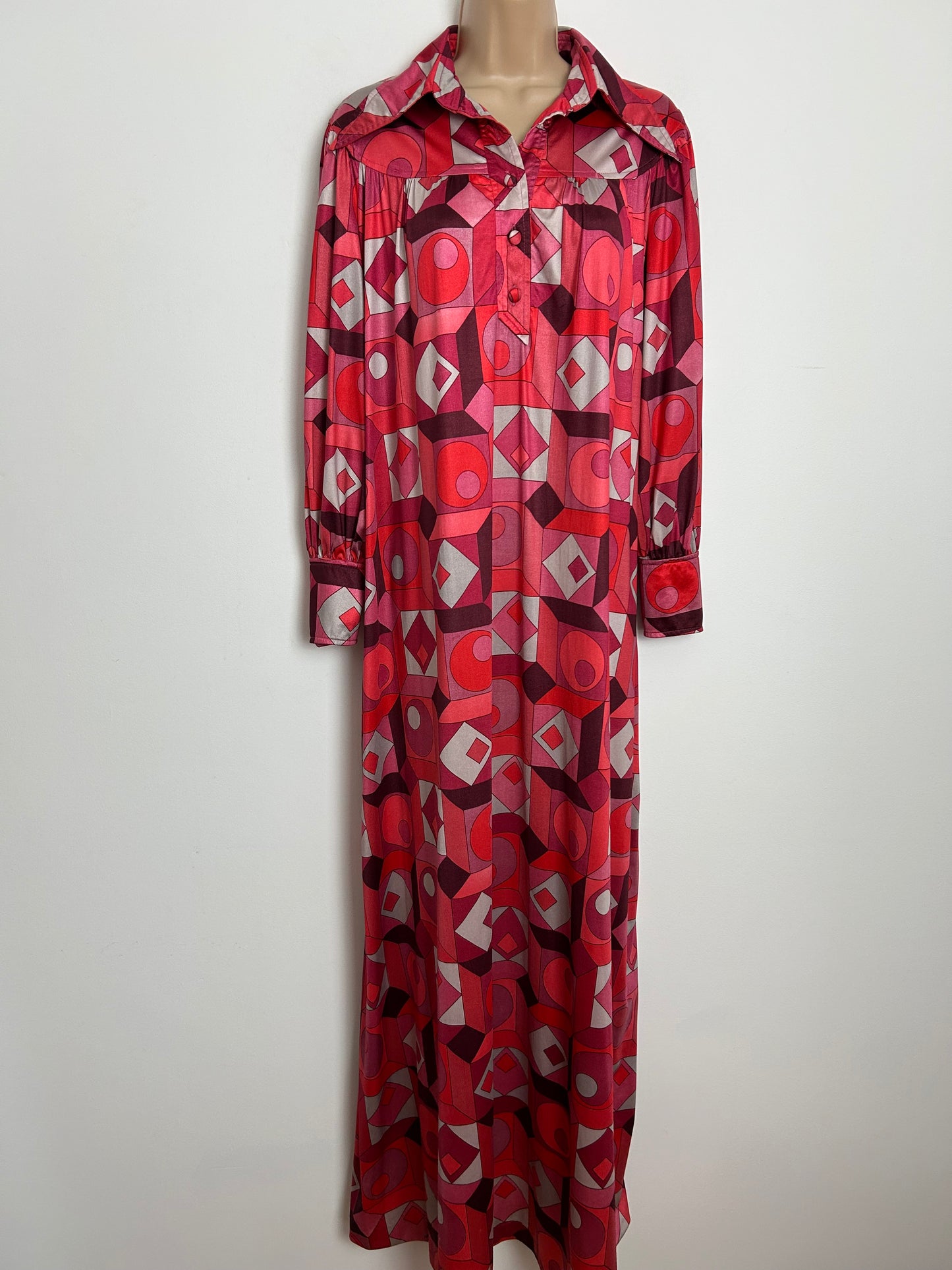 Vintage 1970s J By JAYS Size 12 Pink & Red Tones Geo Print Long Sleeve Loose Smock Kaftan Style Maxi Dress