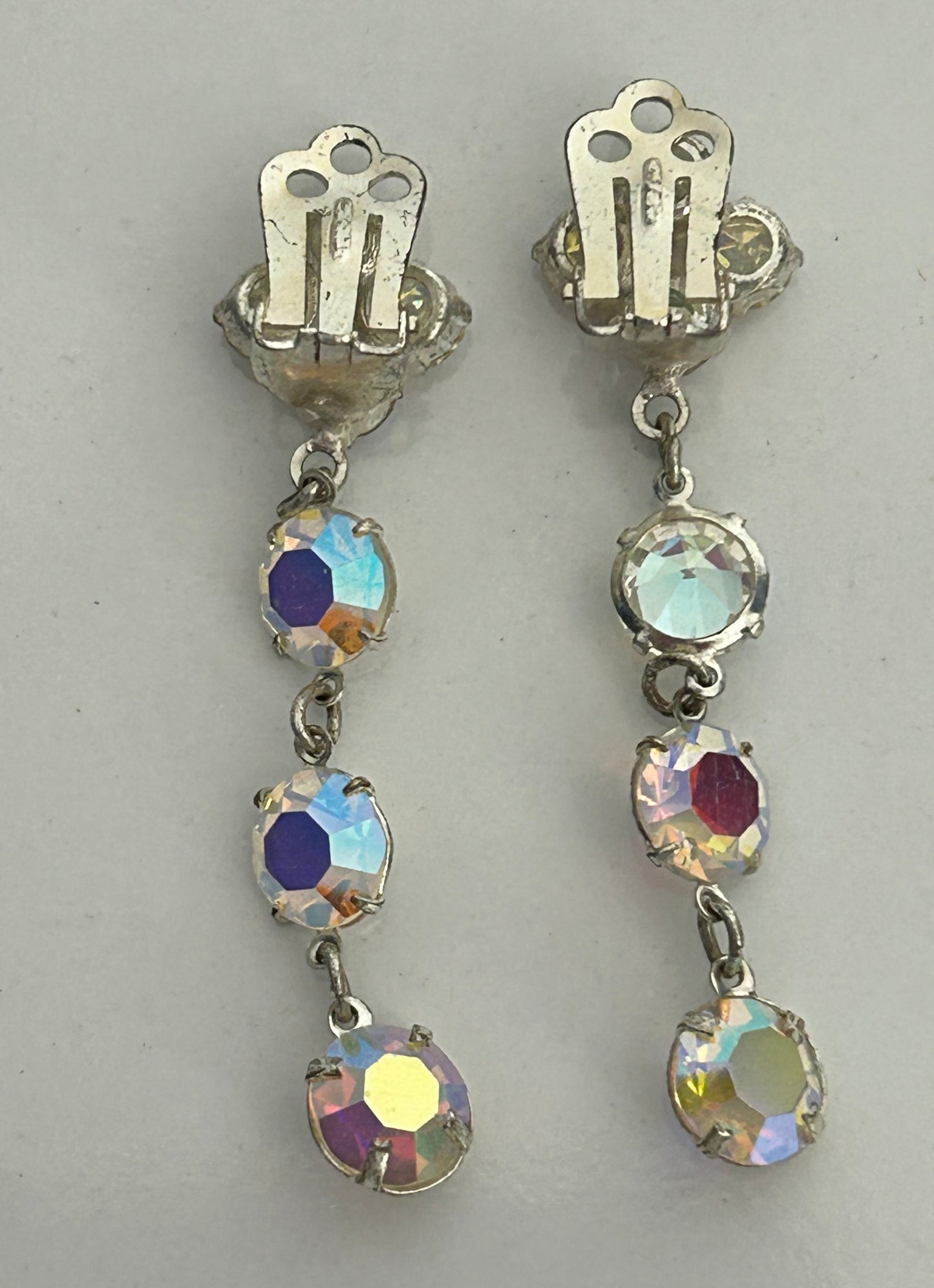 Vintage 1950s Beautiful Aurora Borealis Glass Stone Set Dangle Clip On Earrings