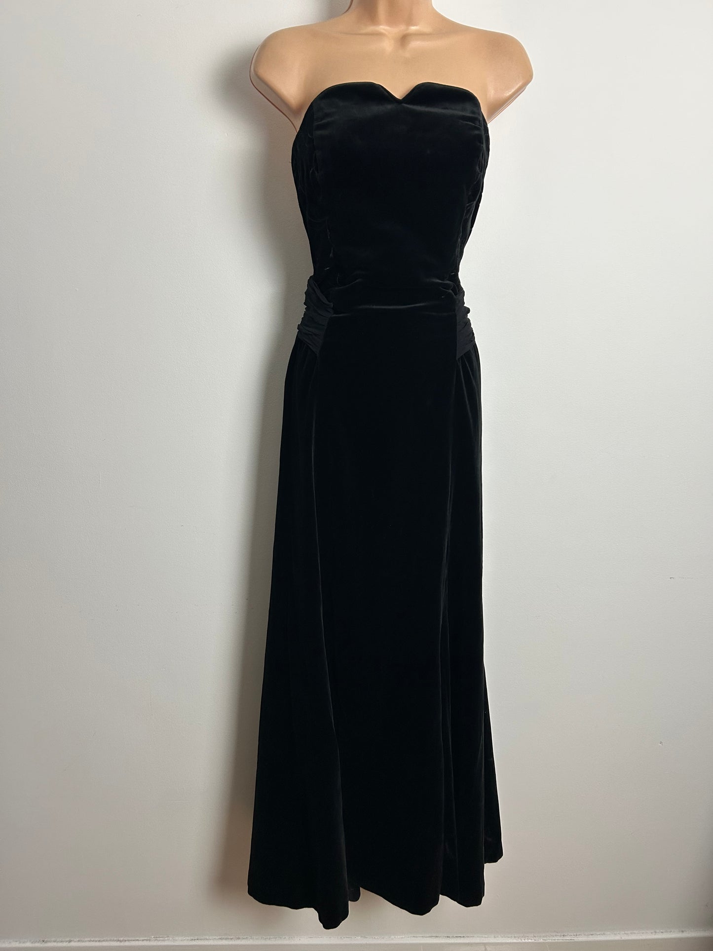 Vintage 1980s LAURA ASHLEY Size 10 Black Velvet Strapless Bones Fitted Occasion Evening Ballgown
