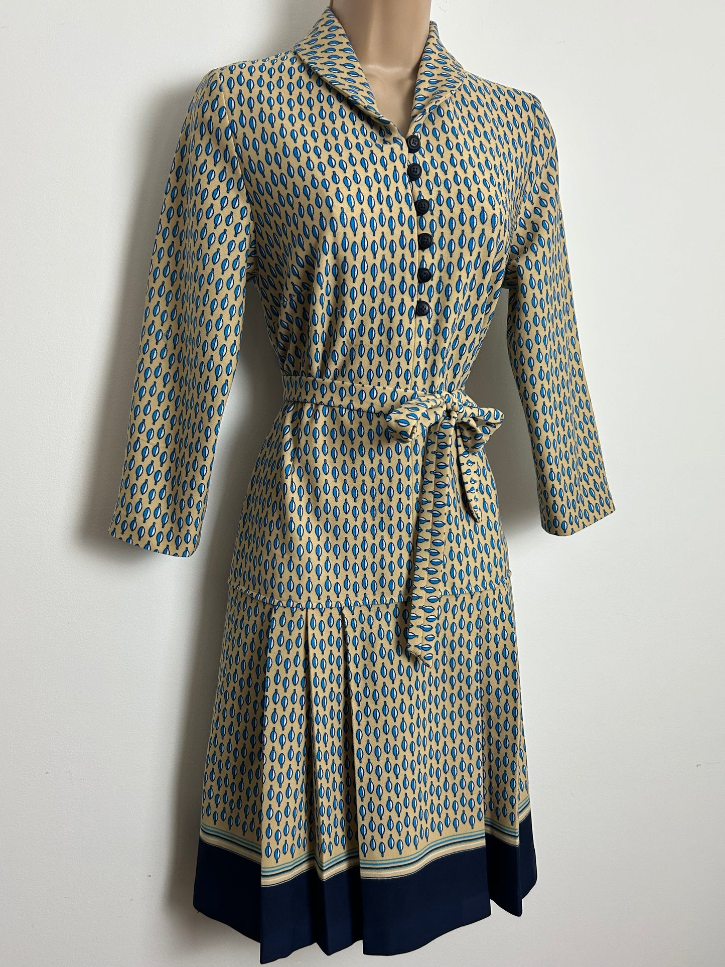 Vintage 1970s Size 10 Beige Blue & White Abstract Print Belted Pleated Mod Day Dress