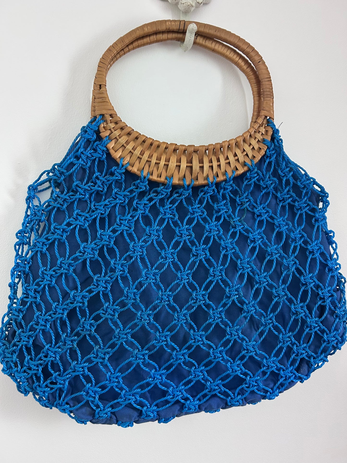 Vintage 1960s Blue Plastic String Woven Macrame Style Wooden Handle Shopping Bag