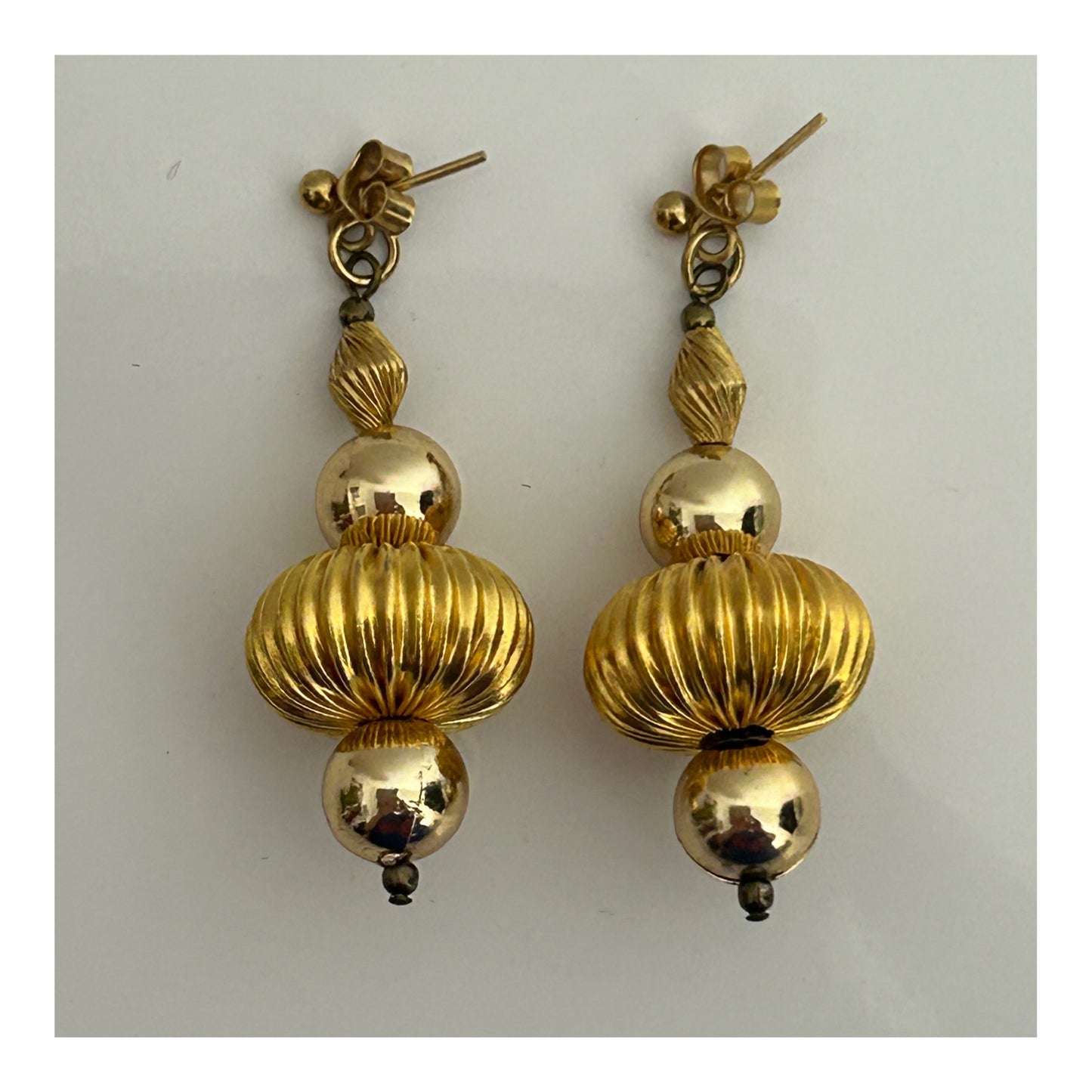 Vintage Gold Tone Ribbed Effect Statement Drop Earrings