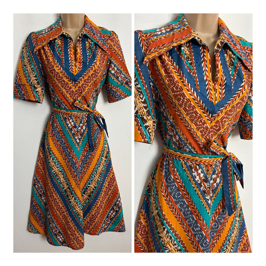 Vintage 1970s UK Size 10 Rusty Orange Brown & Blue Abstract Chevron Stripe Print Wide Collared Belted Cotton Dress