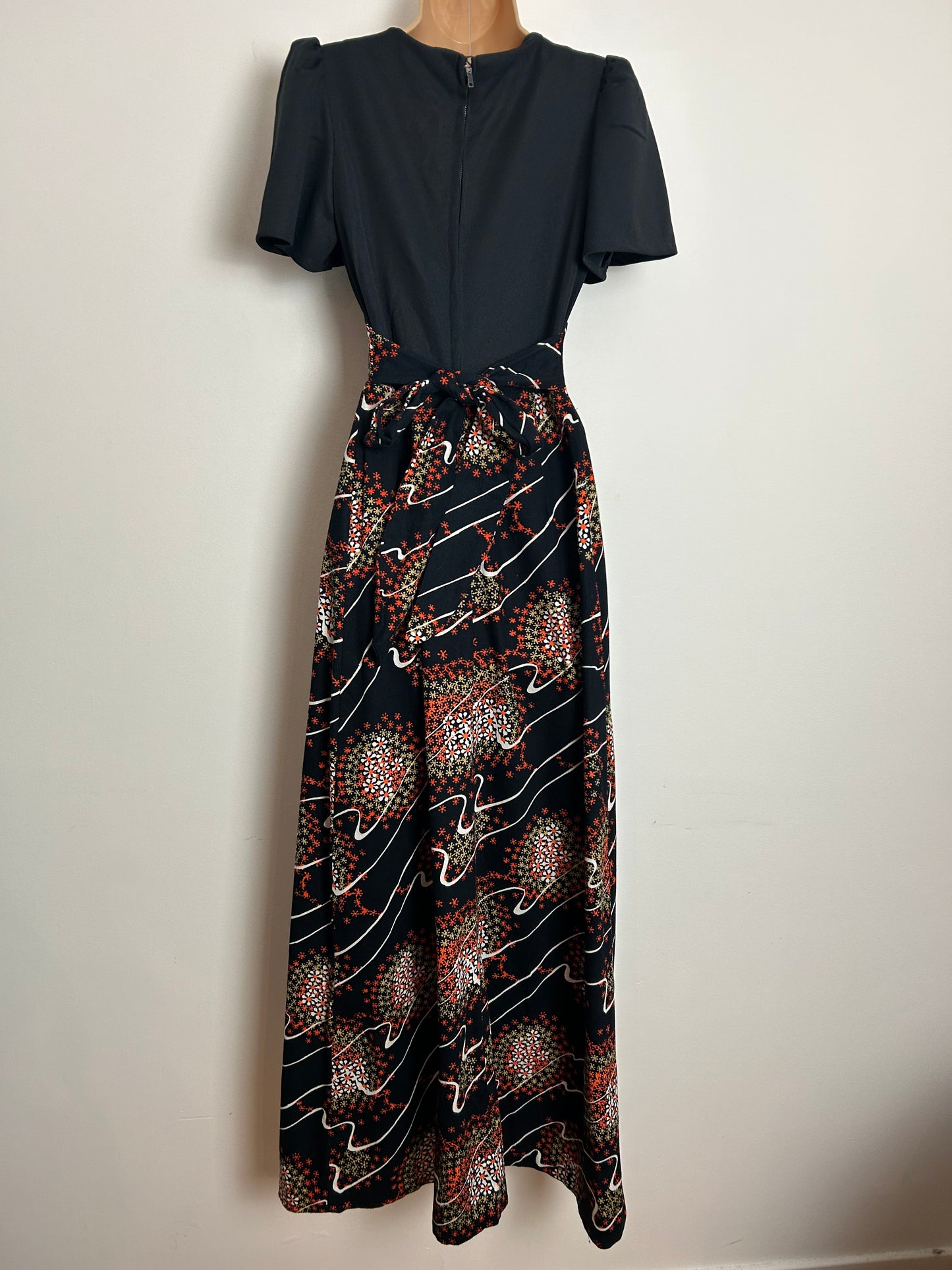 Vintage 1970s UK Size 8 Black Orange & White Floral Print Short Sleeve Tie Back Boho Maxi Dress