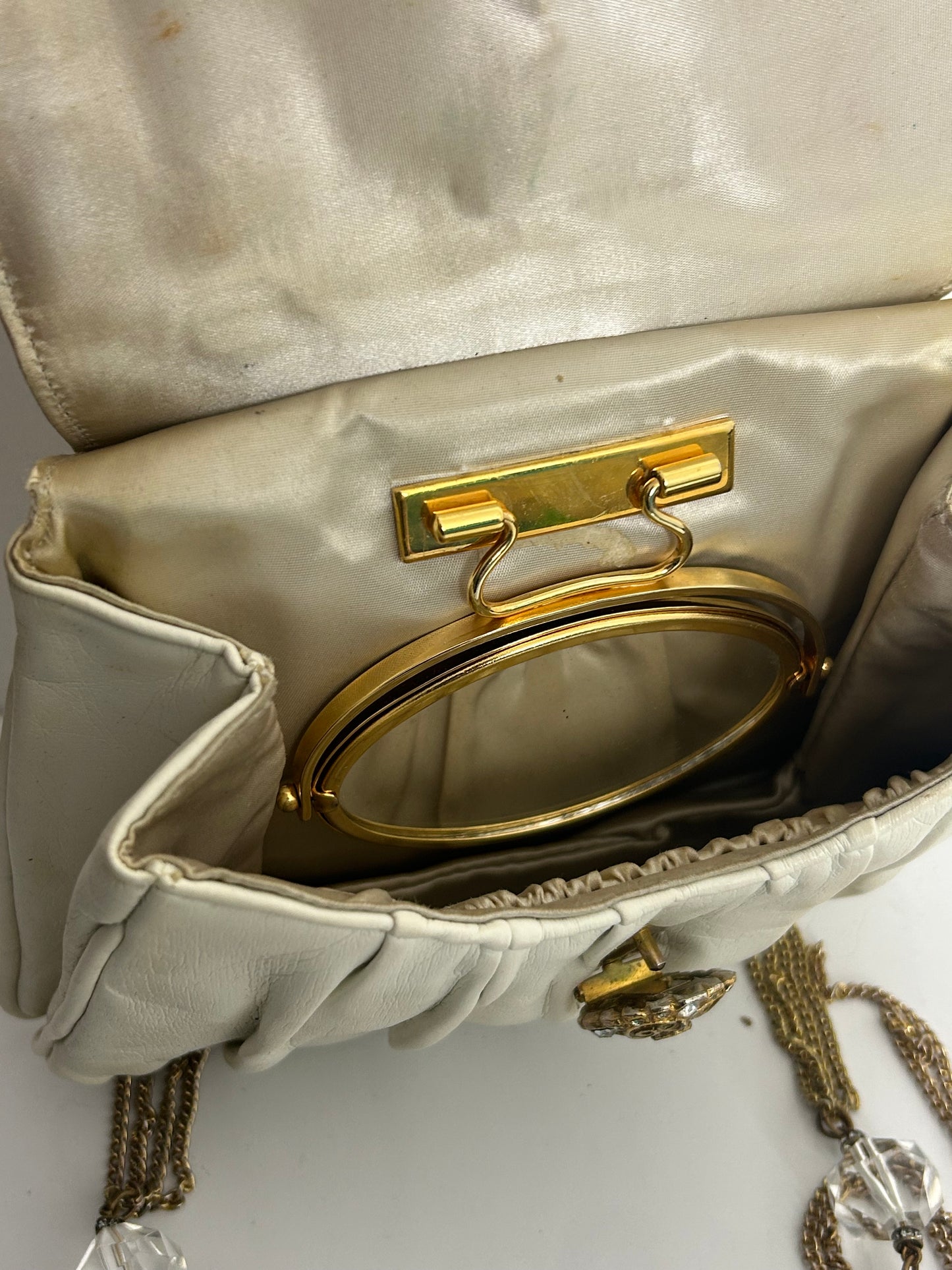 Vintage RARE 1950s Ivory Leather Beautiful Shape Handbag With Chain Strap & Hinged Mirror