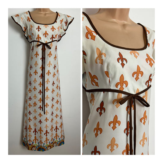 Vintage 1970s Size 8 White Fleur De Lys Print Short Ruffle Sleeve Empire Line Maxi Dress