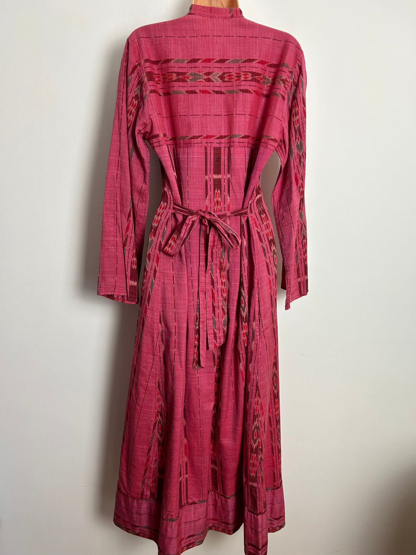 Vintage 1970s UK Size 8-10 Raspberry Pink Abstract Stripe Print Long Sleeve Pleated Tie Back Kaftan Style Cotton Maxi Dress