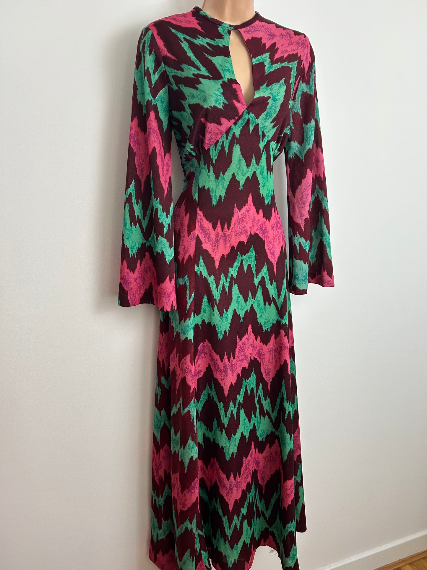 Vintage 1970s PENELOPE PICKWICK Size 10 Maroon Dark Pink & Green Zig zag Stripe Print Long Sleeve Maxi Dress
