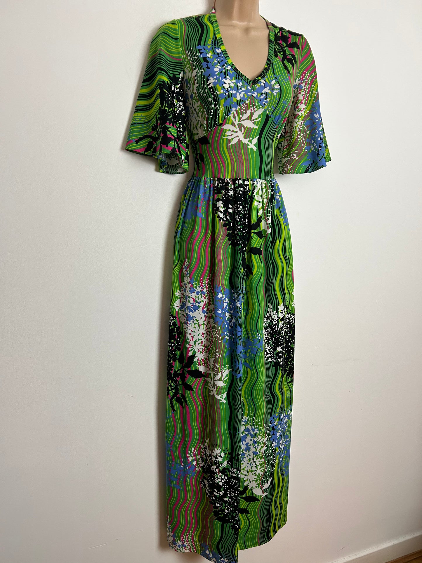 Vintage 1970s C&A UK Size 8 Green Stripe & Floral Print Short Flared Sleeve Boho Maxi Dress
