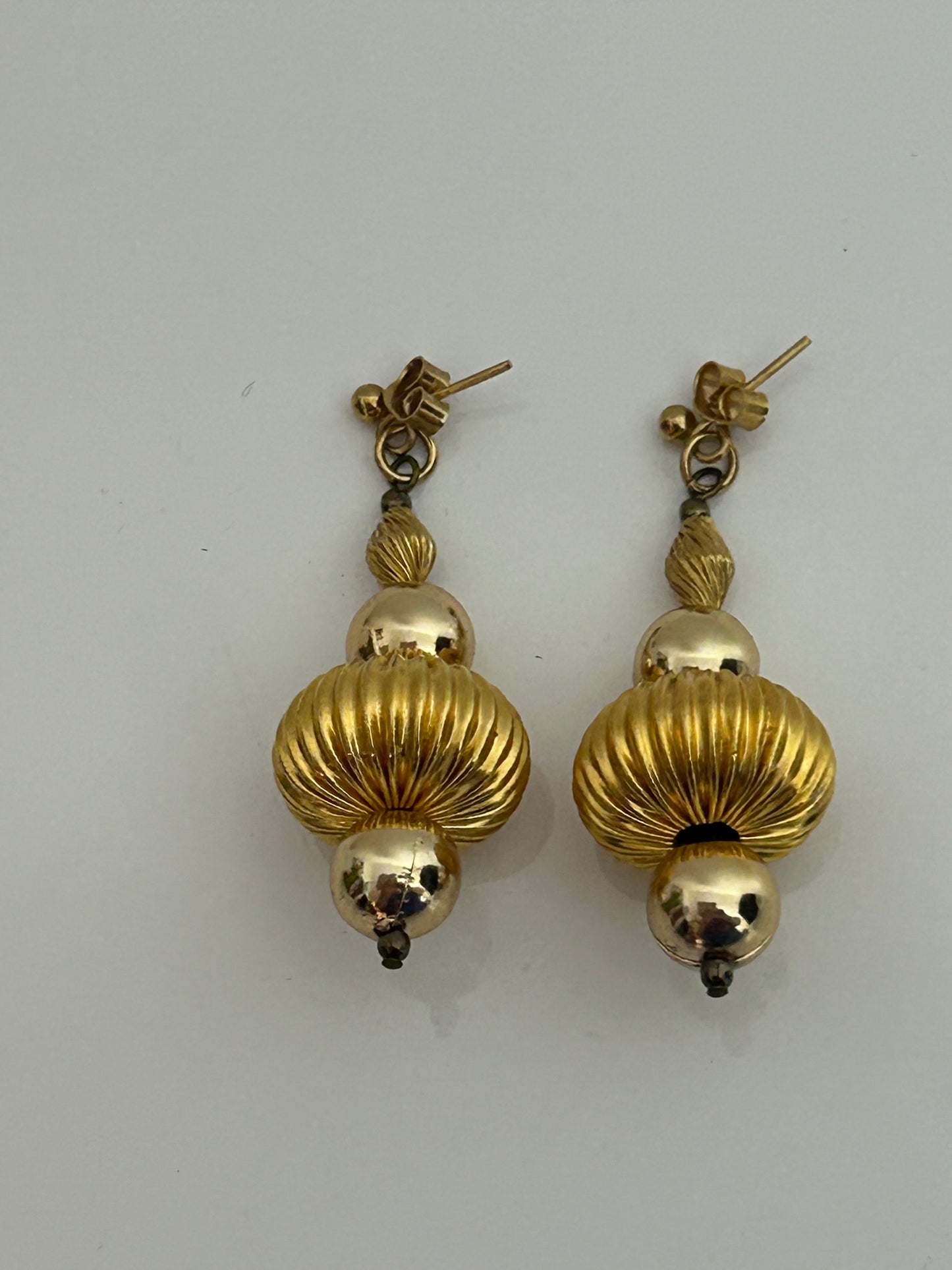 Vintage Gold Tone Ribbed Effect Statement Drop Earrings