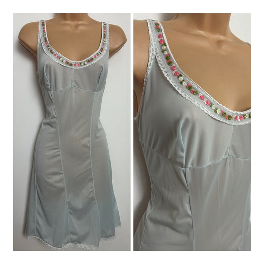 Vintage 1970s Size 6 Pale Duck Egg Blue Floral Applique Nylon Slip
