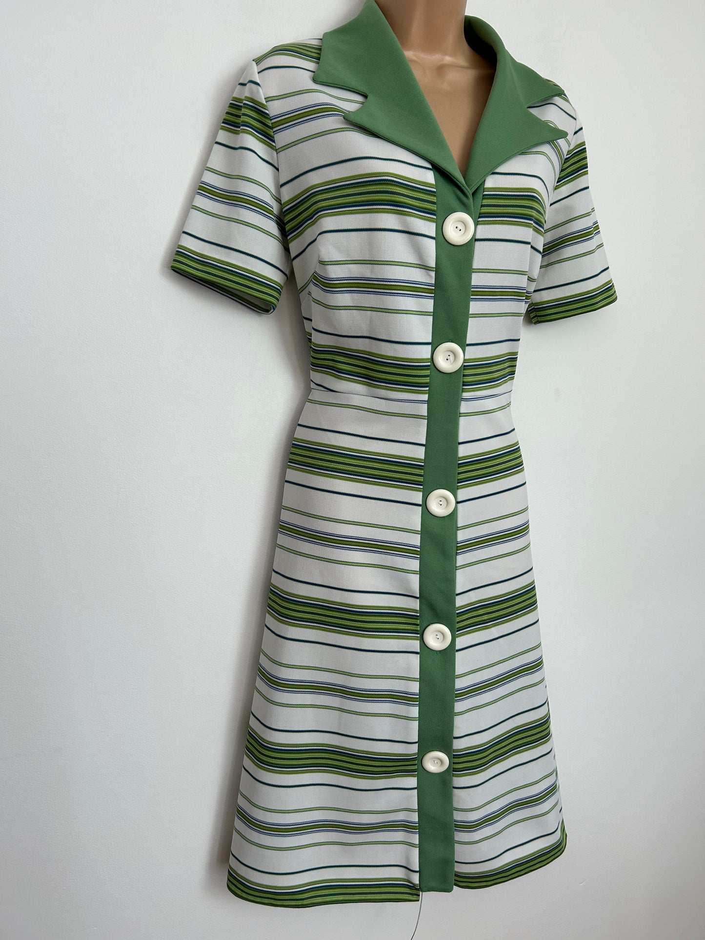 Vintage 1970s UK Size 12 White & Green Stripe Wide Collared Mod Shift Dress