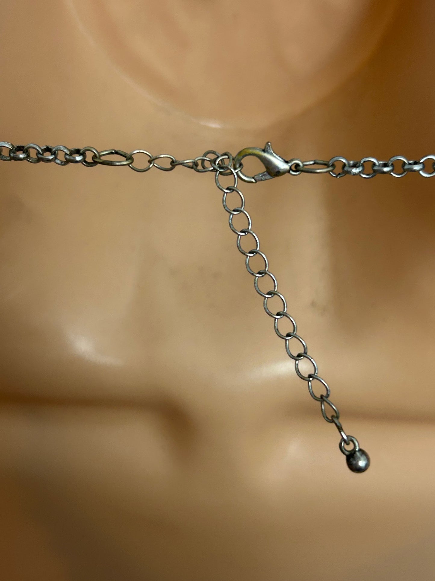 Vintage Silver Tone Base Metal Boho Art Deco Style Diamante Set Scallop Design Necklace