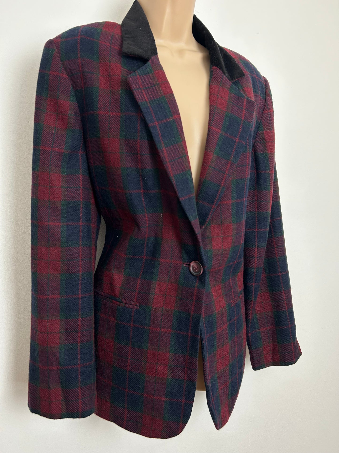 Vintage 1980s SAG HARBOR Size 12-14 Dark Red & Dark Green Check Plaid Wool Mix Velvet Collar Blazer