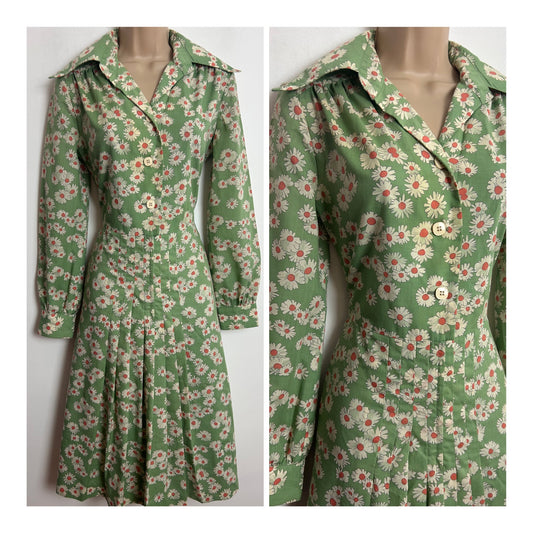 Vintage 1970s C&A Size 12 Pale Green & White Floral Daisy Print Dagger Collar Long Sleeve Pleated Day Dress