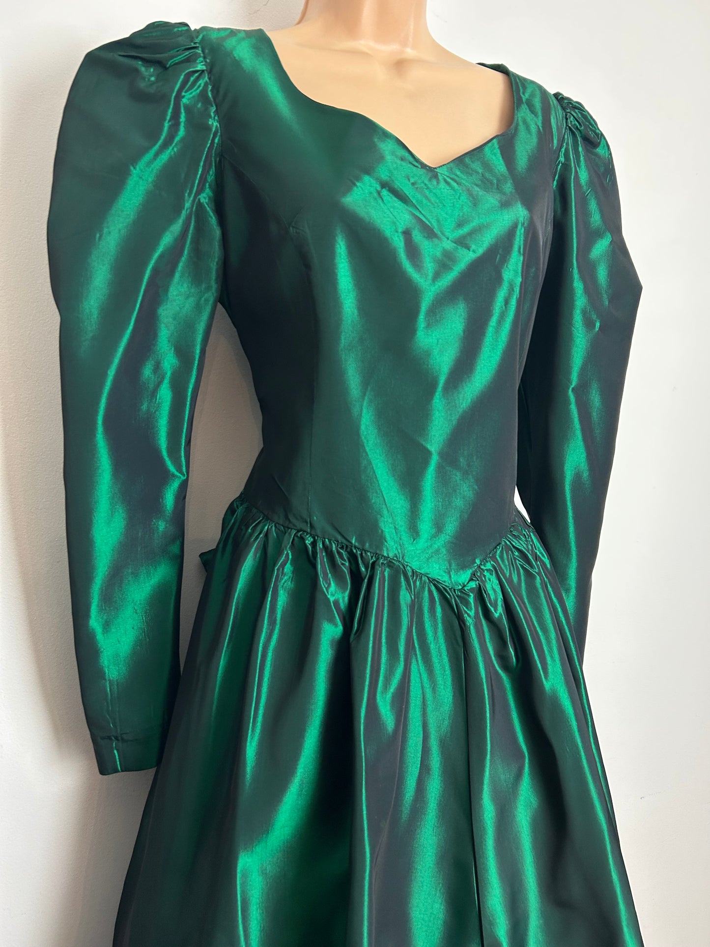 Vintage 1980s GLENDA WHITE Size 12-14 Bottle Green Taffeta Long Sleeve Bow Back Xmas Party Dress