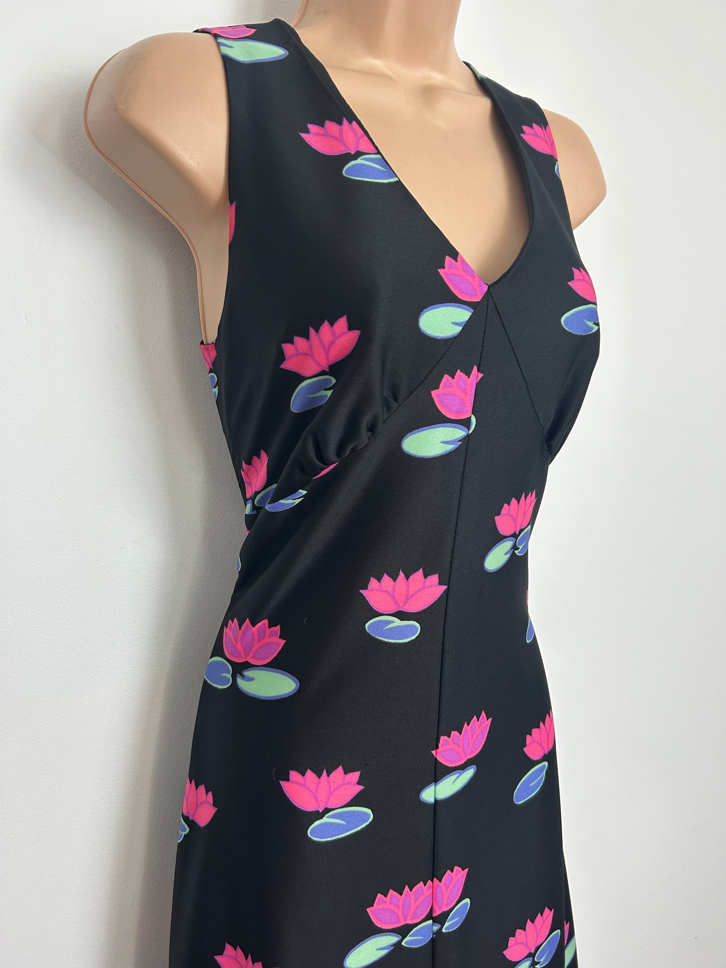 Vintage 1970s Size 10 Black Pink Blue 7 Mint Green Waterlily & Lillypad Print Maxi Dress
