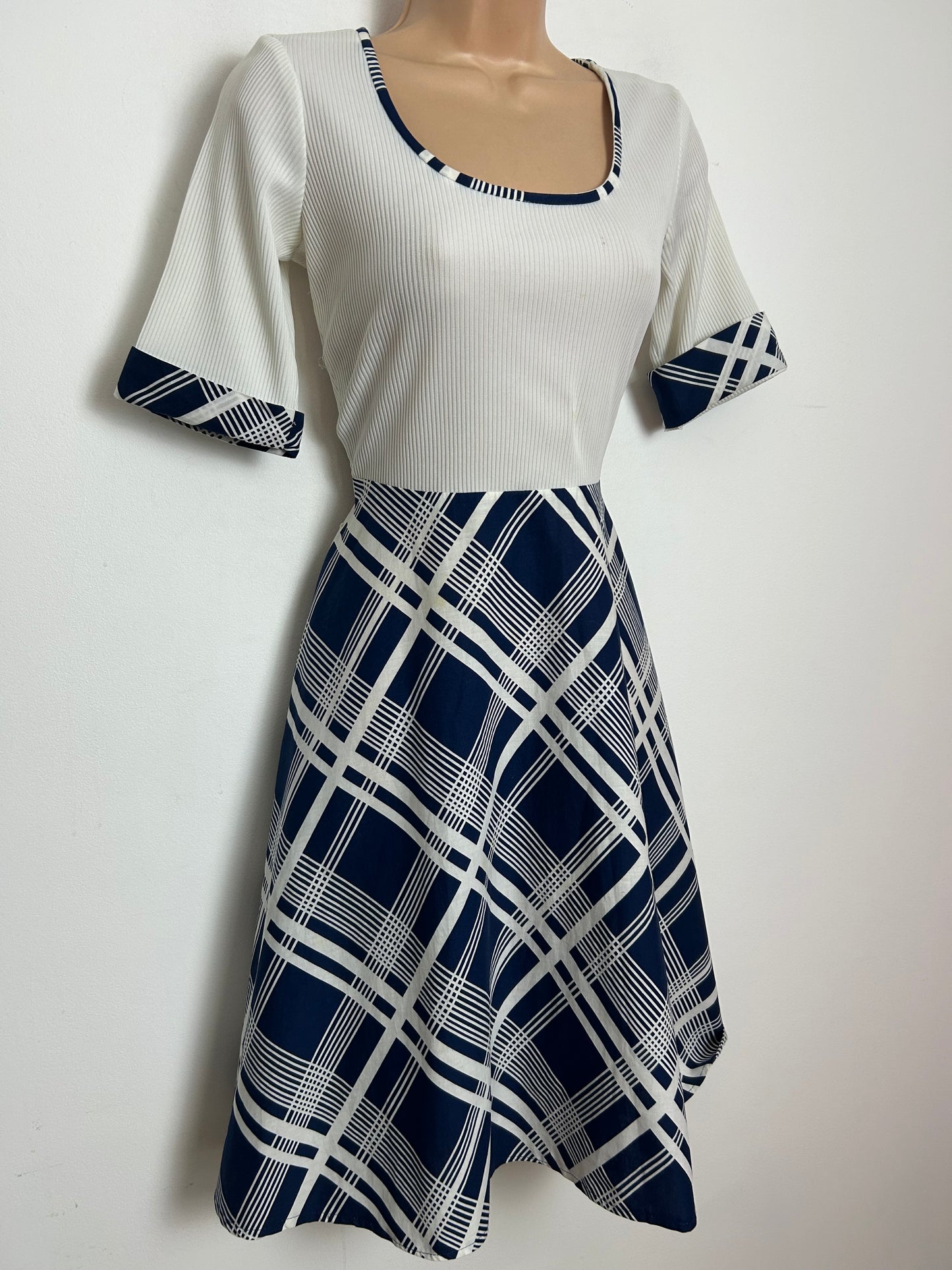Vintage 1970s UK Size 8-10 Cute White & Blue Ribbed Bodice Check Skirt Mod Day Dress