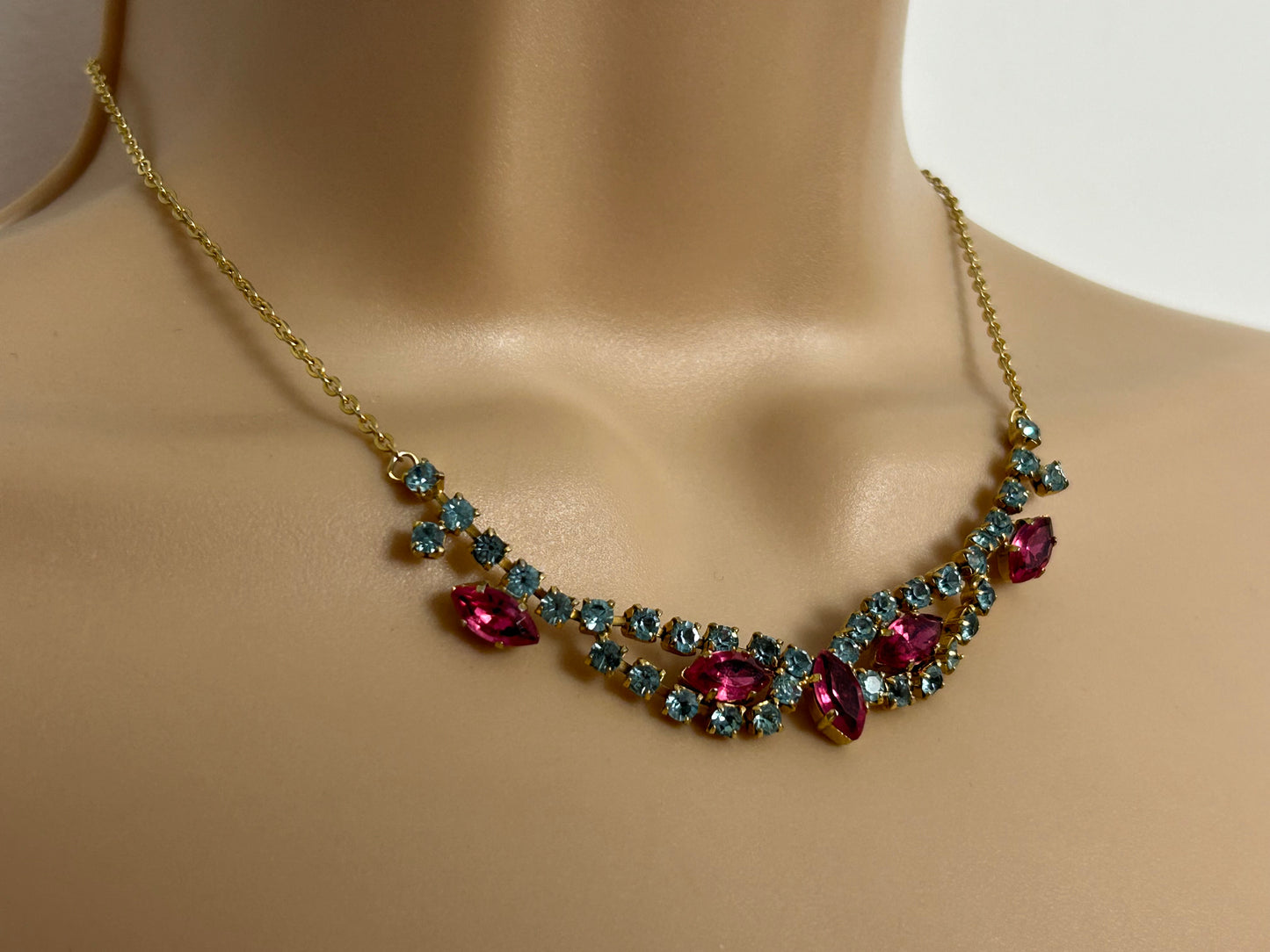 Vintage 1960s Beautiful Gold Tone Blue Diamante & Pink Glass Stone Set Necklace