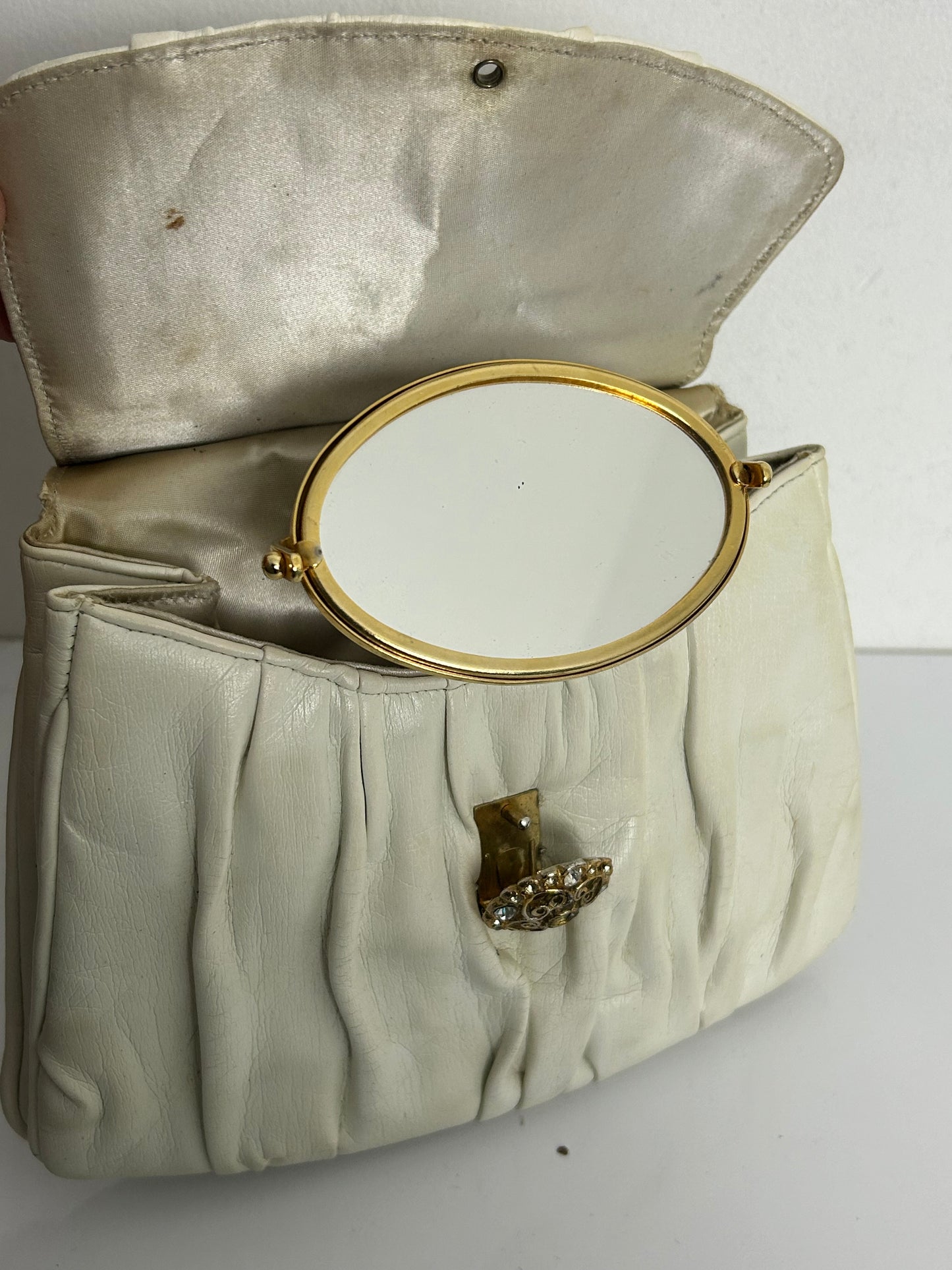 Vintage RARE 1950s Ivory Leather Beautiful Shape Handbag With Chain Strap & Hinged Mirror