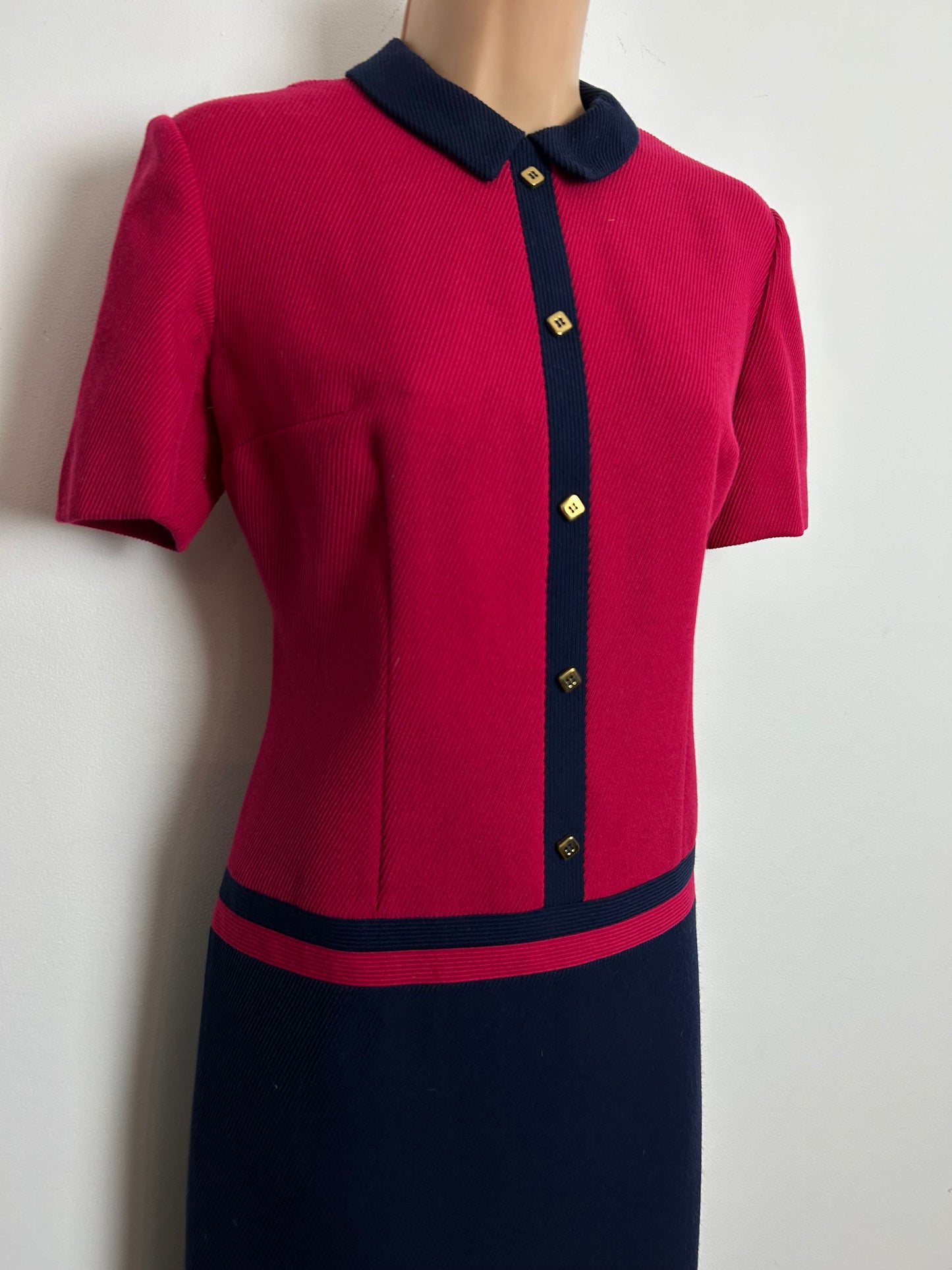 Vintage 1960s Size 10 Raspberry & Navy Blue Pure New Wool Rib Textured Mod Shift Dress