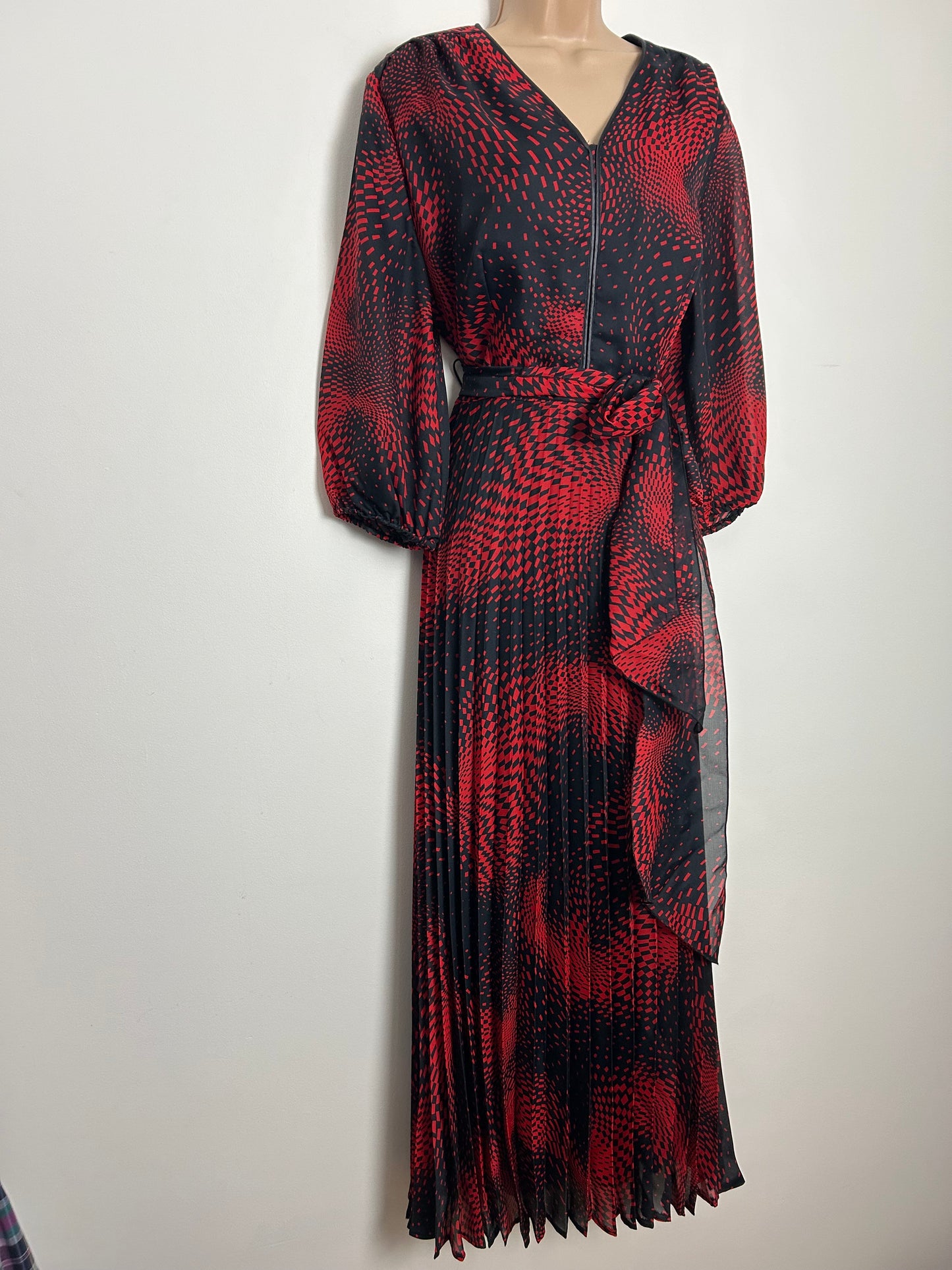 Vintage 1970s Size 16 Black & Red Op Art Print Belted Pleated Maxi Dress