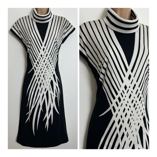 Vintage Early 1980s Size 8-10 Black & White Stripe Print Short Cap Sleeve Drape Collar Shift Dress