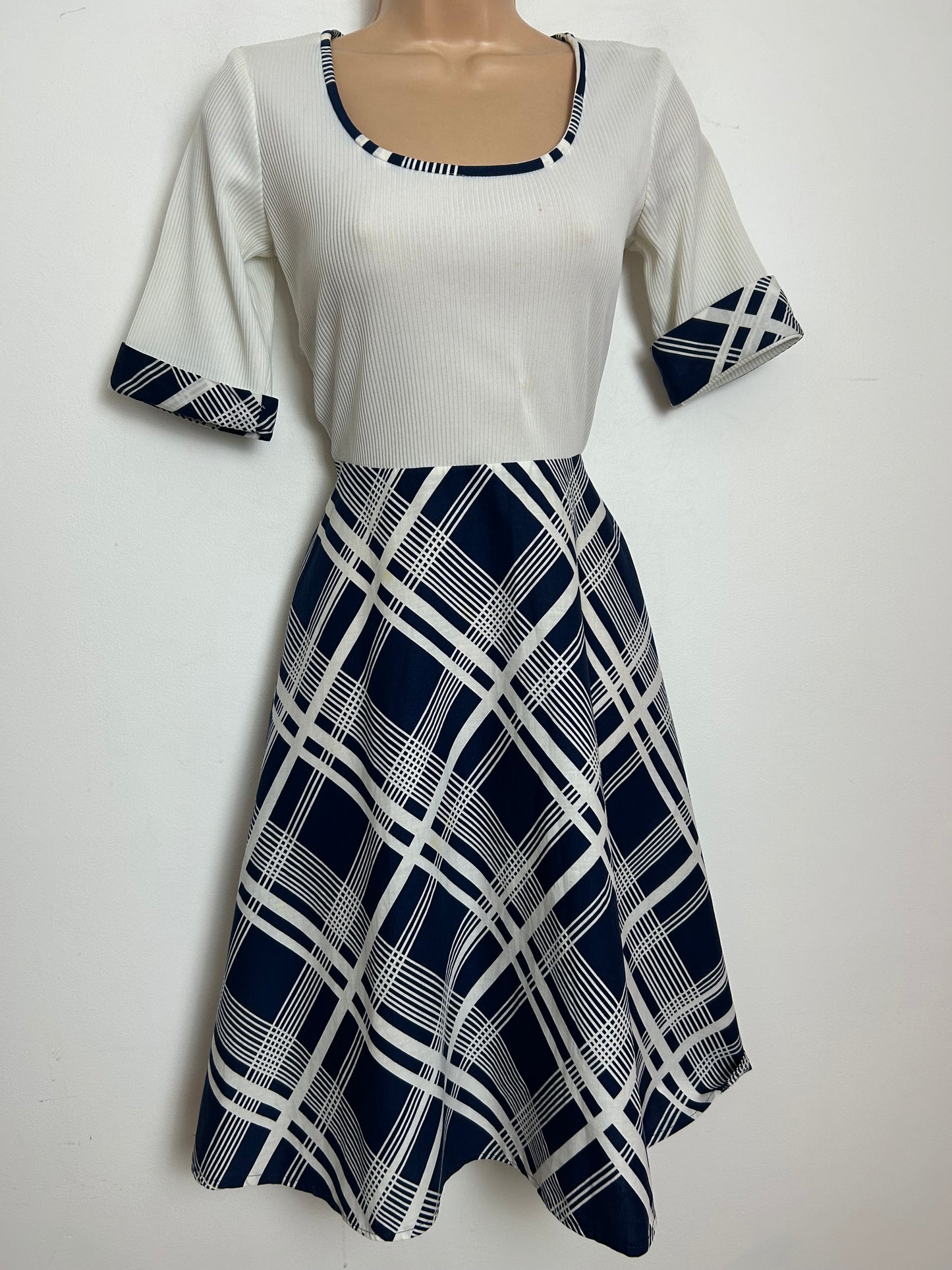 Vintage 1970s UK Size 8-10 Cute White & Blue Ribbed Bodice Check Skirt Mod Day Dress