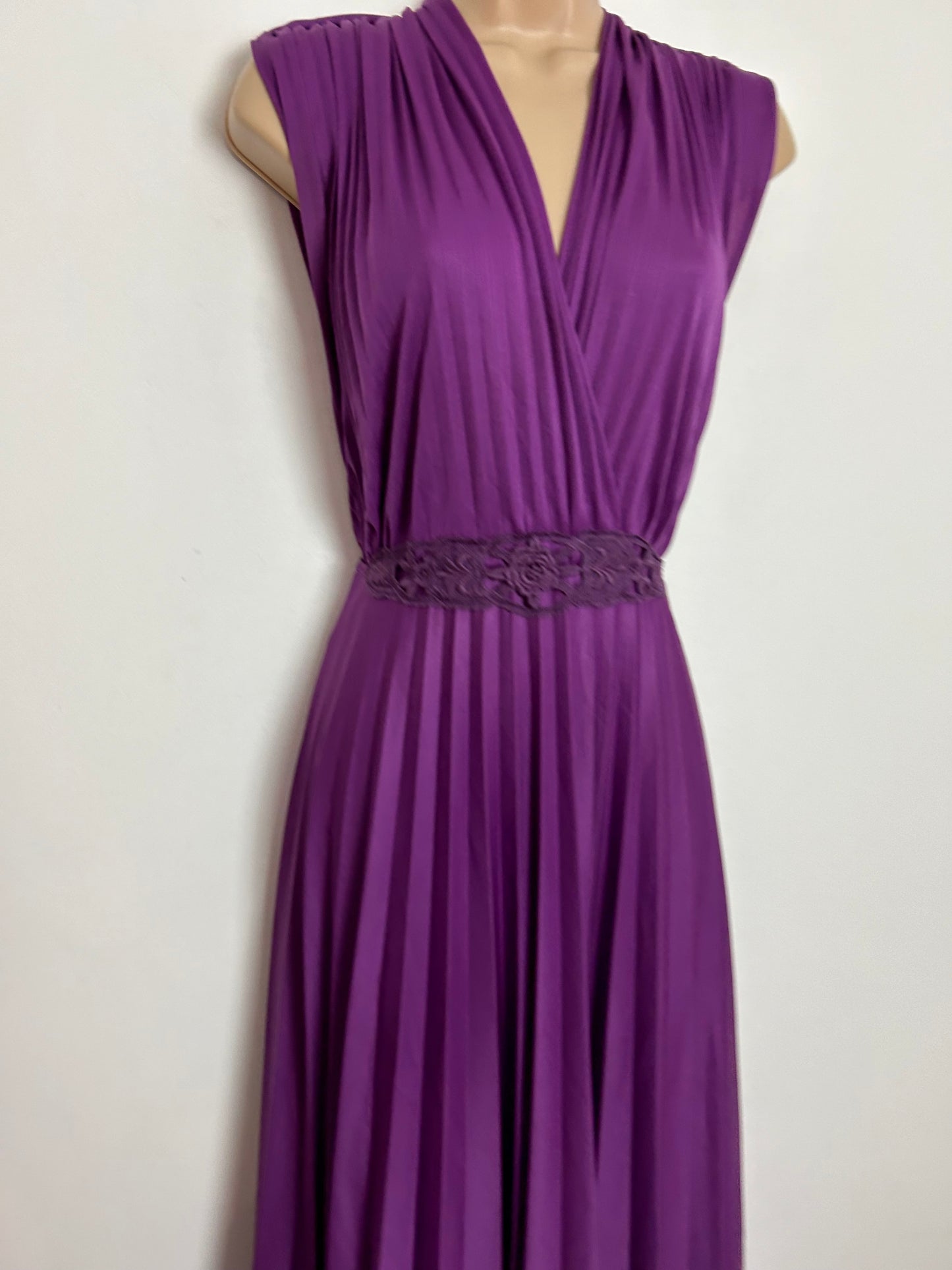 Vintage 1970s UK Size 6-8 Plum Purple Pleated Sleeveless Crochet Detail Tie Back Boho Occasion Maxi Dress (Copy)